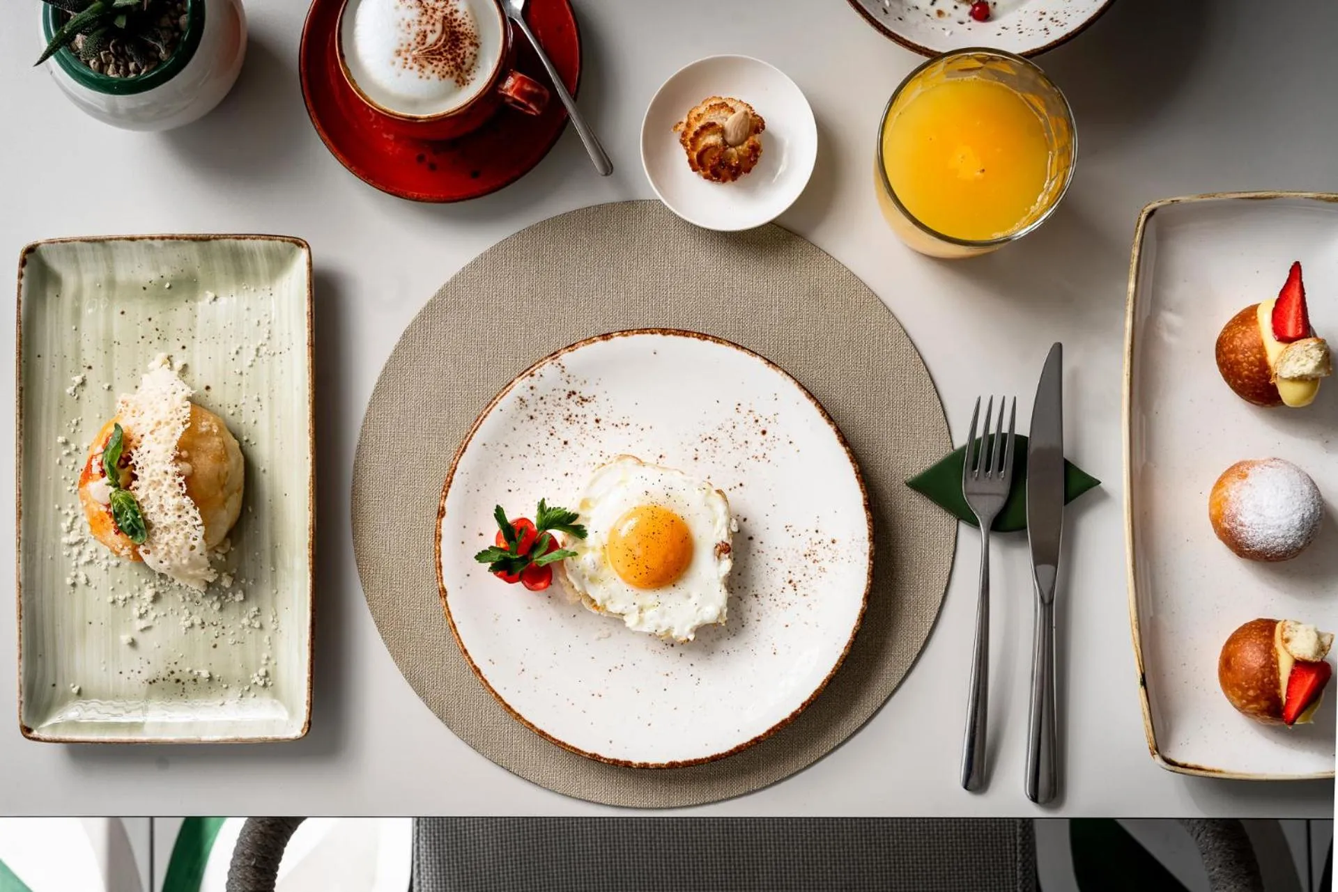 Breakfast in Hotel Eden Roc