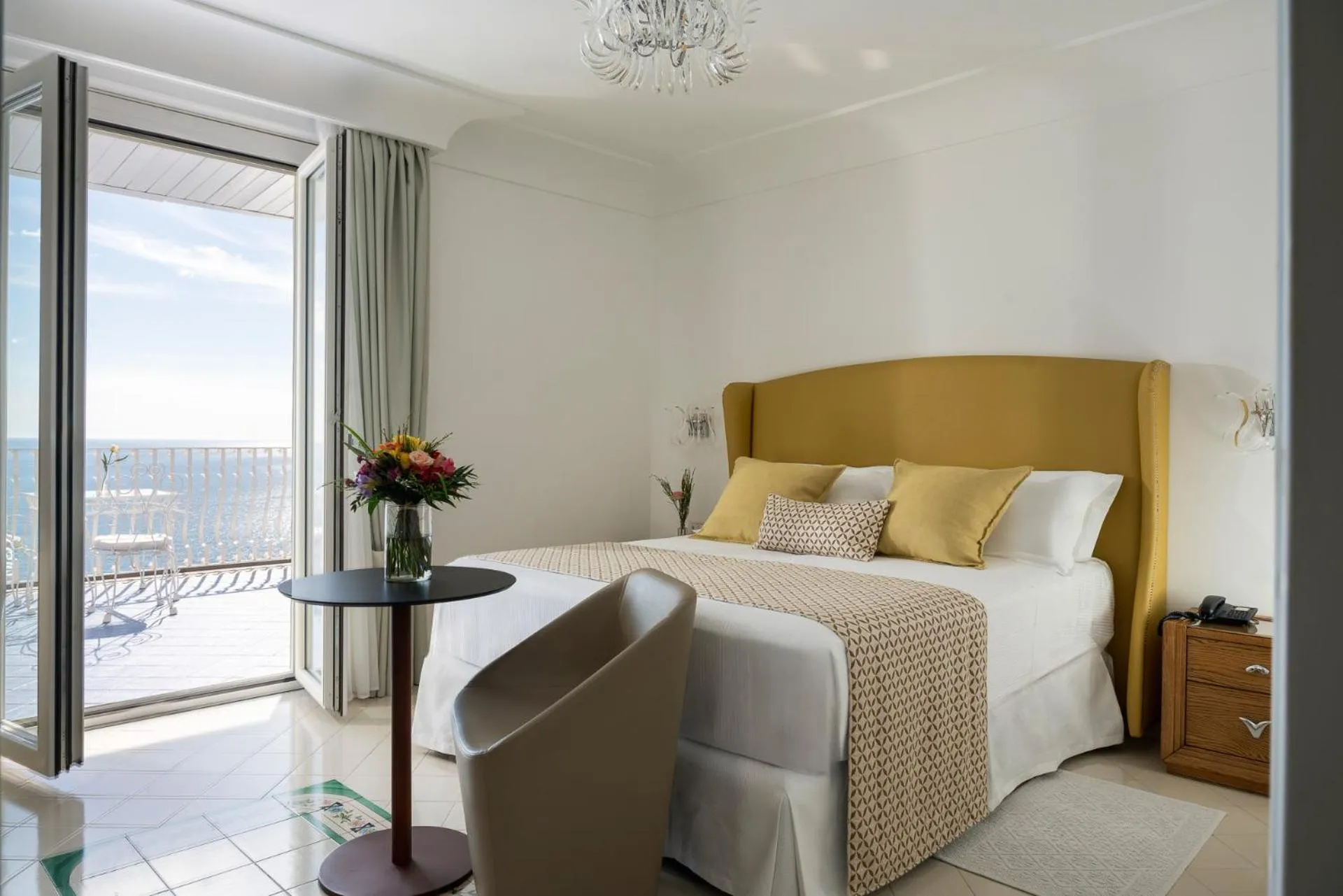 Photo of the whole room, Bed in Hotel Eden Roc