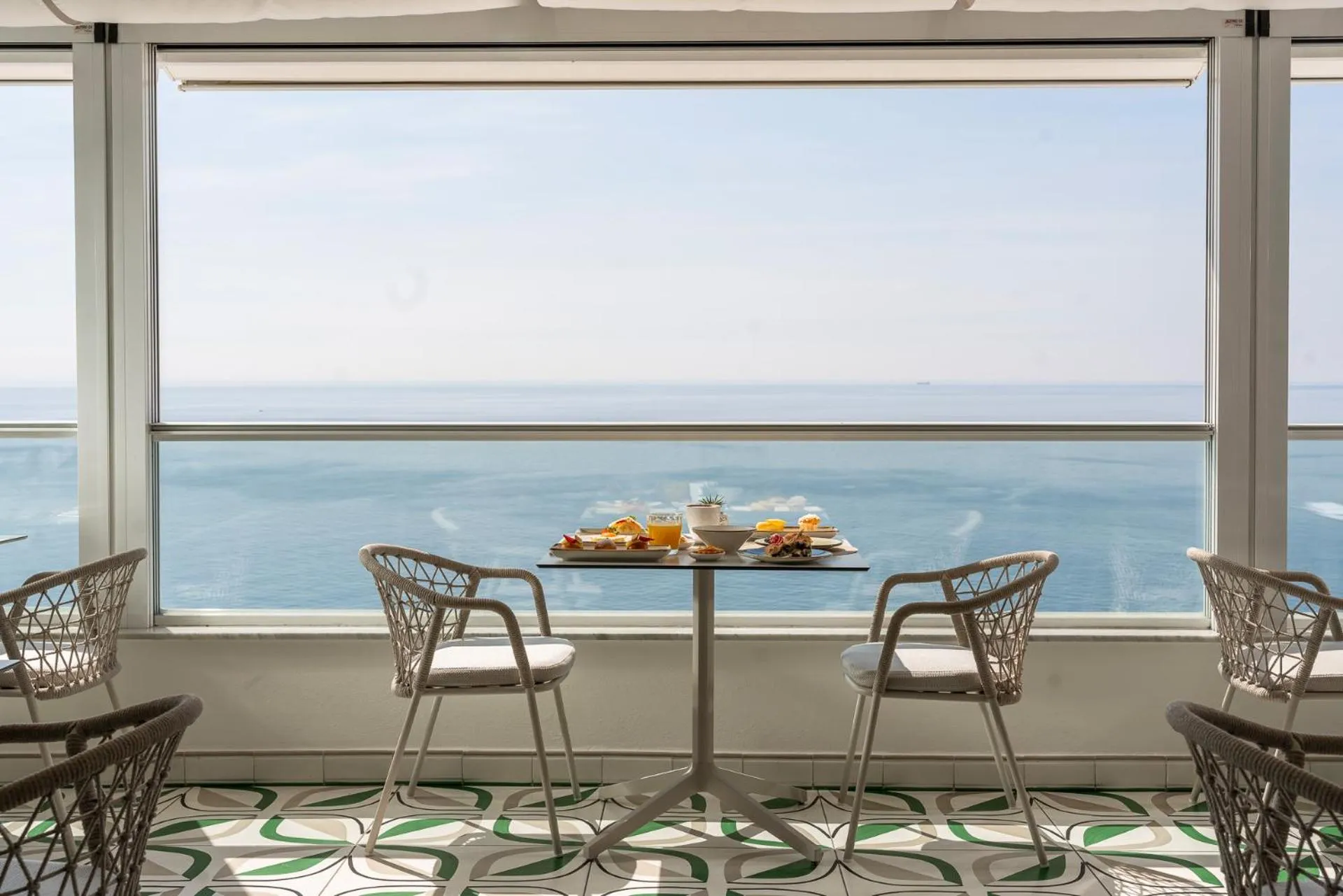 Breakfast in Hotel Eden Roc