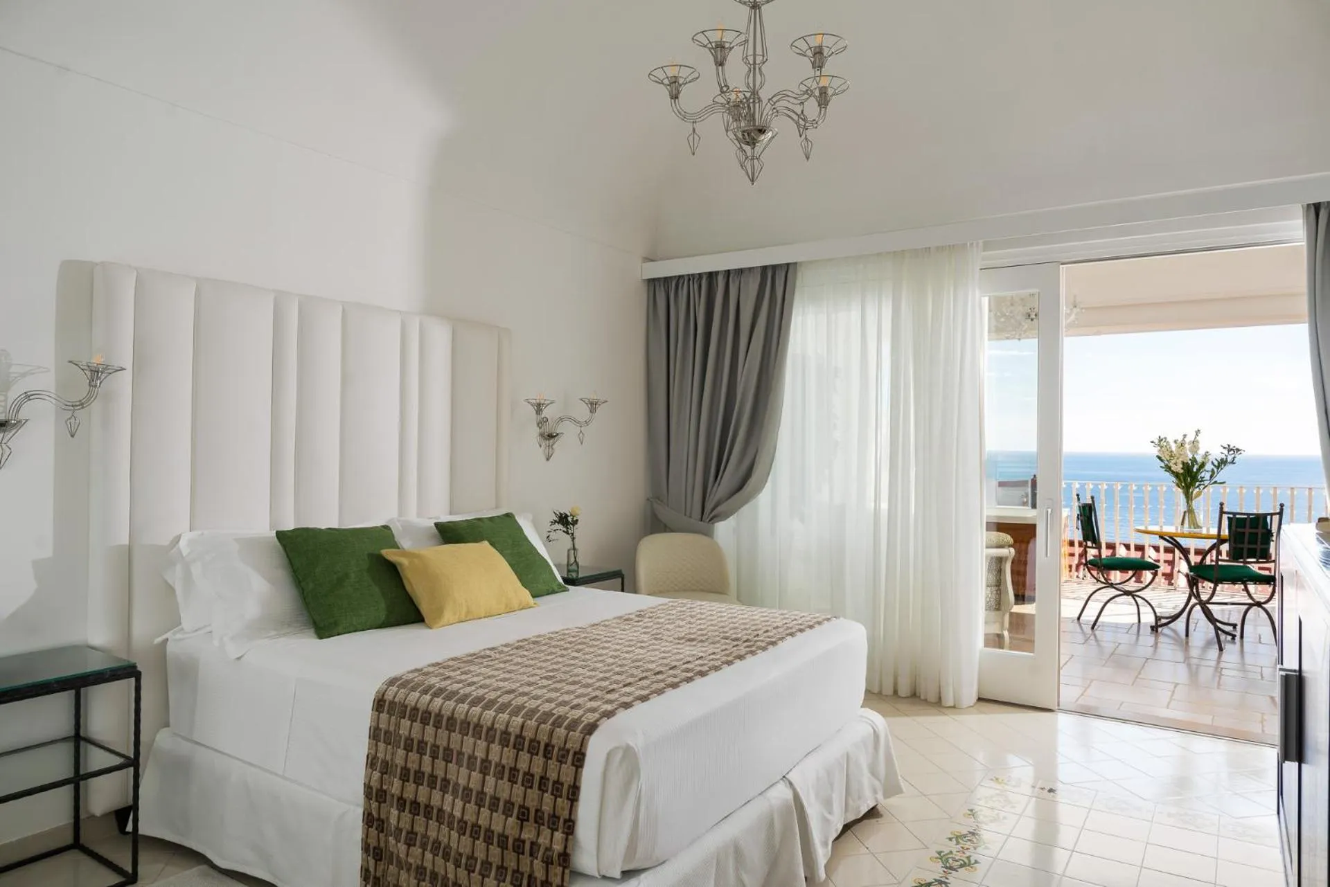 Photo of the whole room, Bed in Hotel Eden Roc