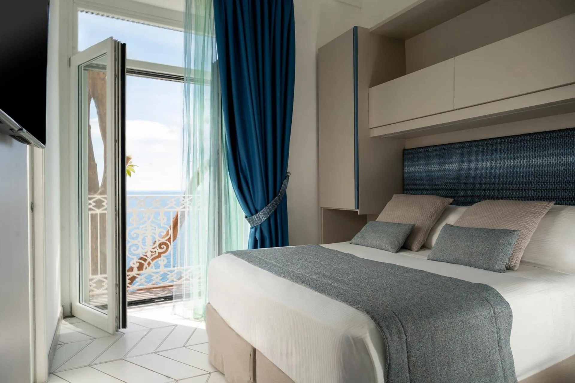 Bedroom, Bed in Hotel Eden Roc