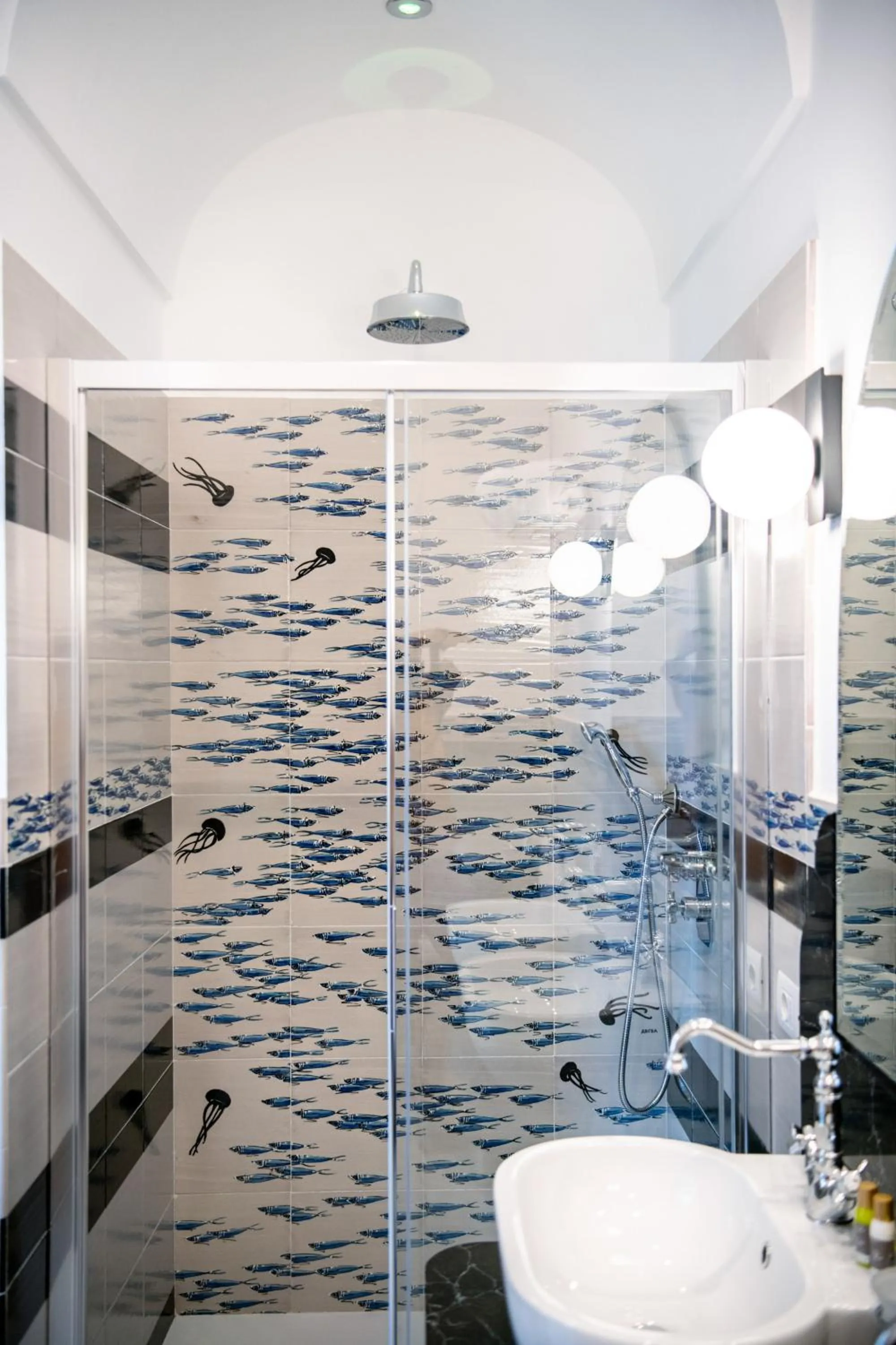 Shower in Hotel Eden Roc