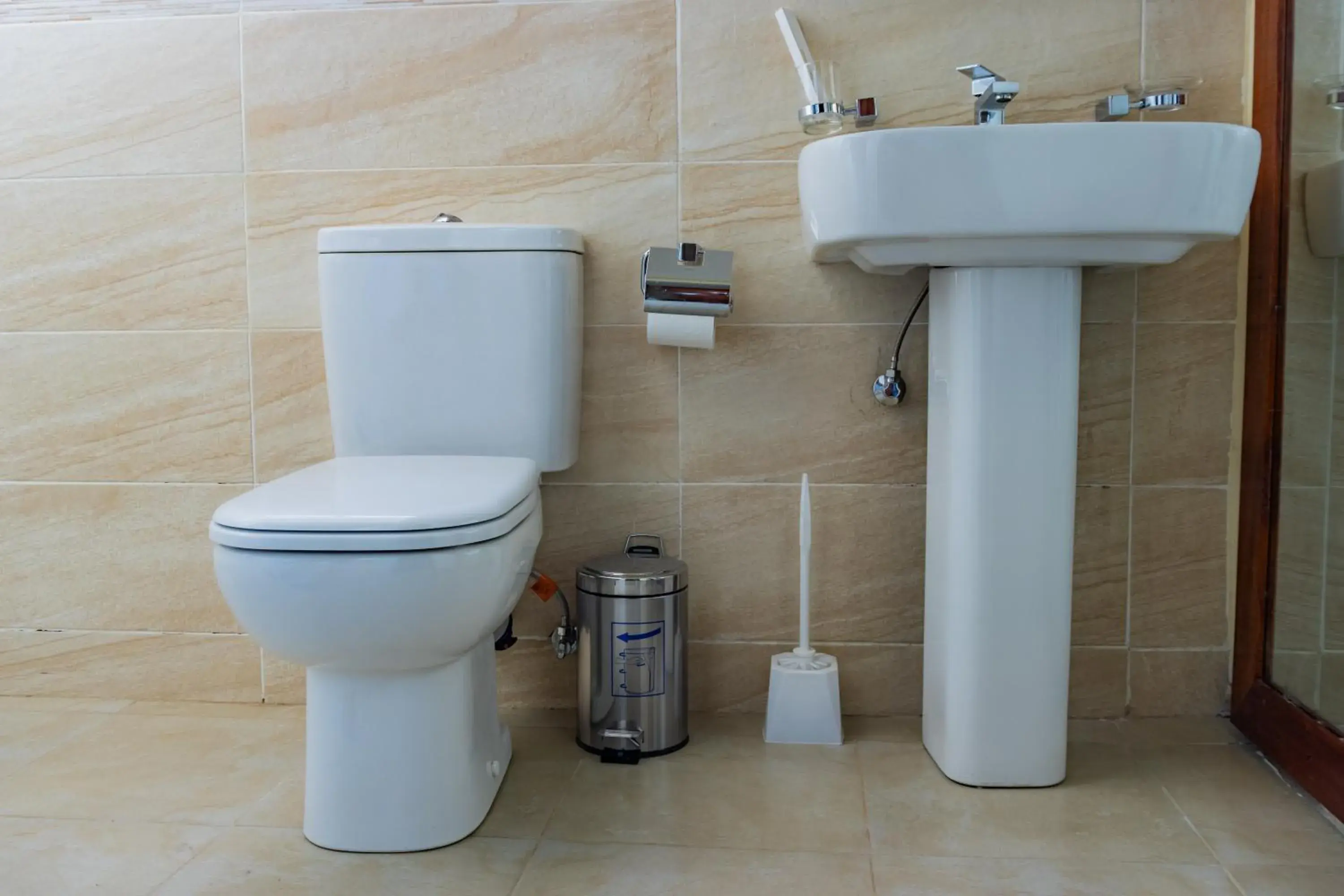 Deluxe Double Room with Bath in Karen Plains Hotel Nairobi Deluxe Double Room with Bath in Karen Plains Hotel Nairobi