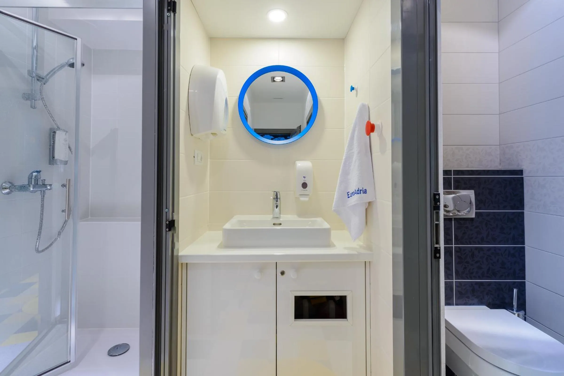 Shower in Hostel Sea Breeze