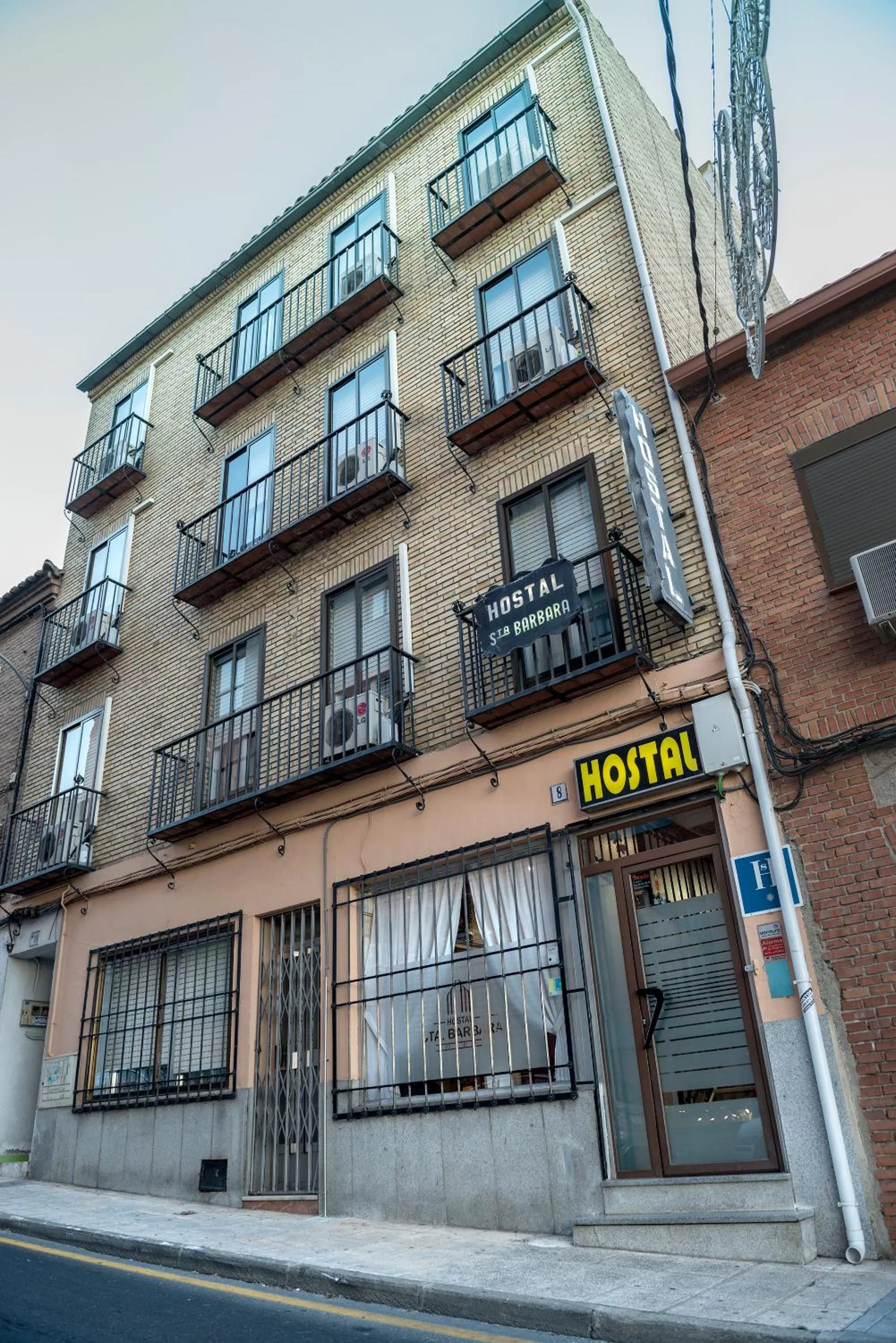 Facade/entrance in Hostal Santa Barbara