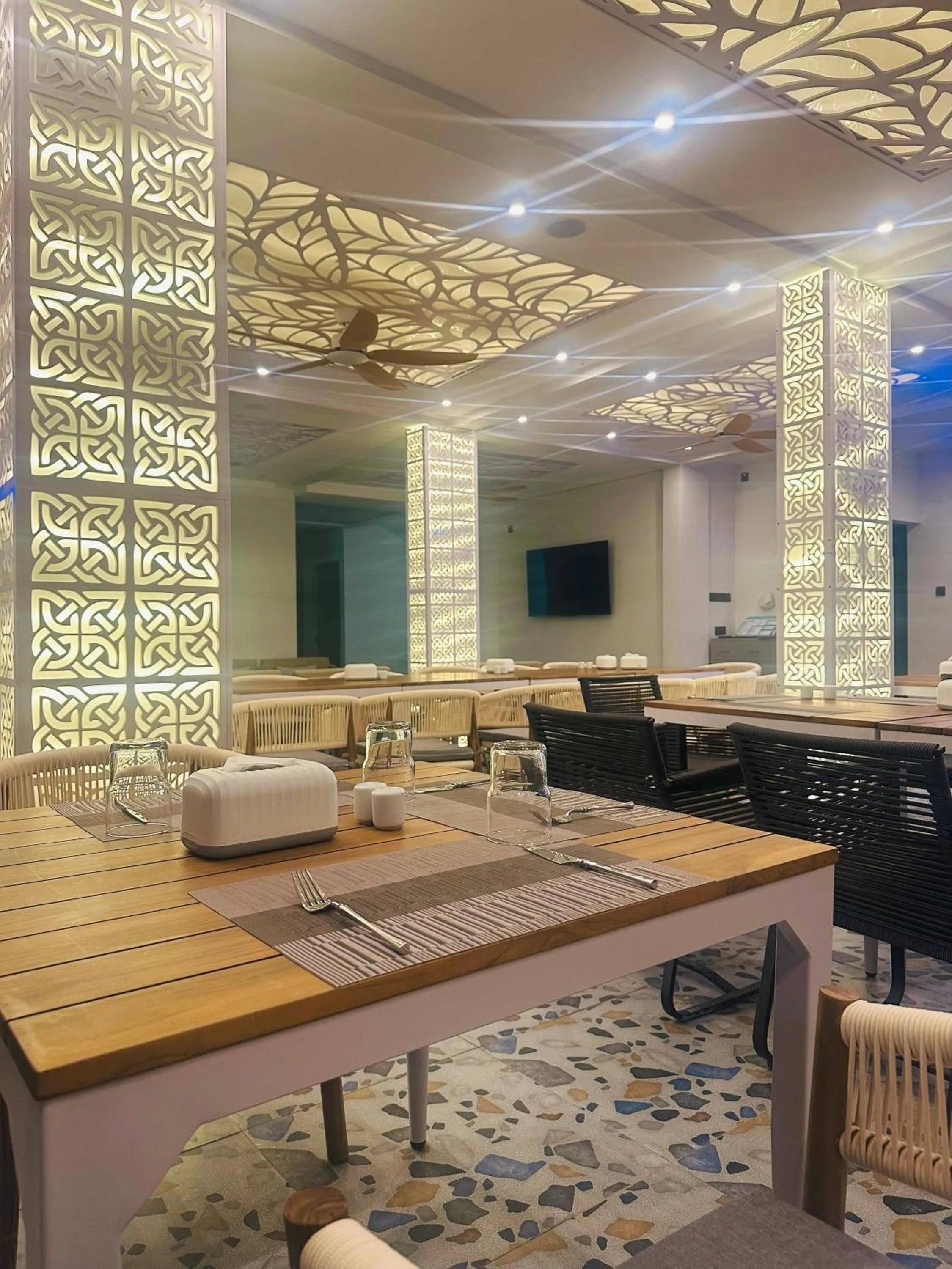 Restaurant/places to eat in Avyanna Gulhi Beach Hotel