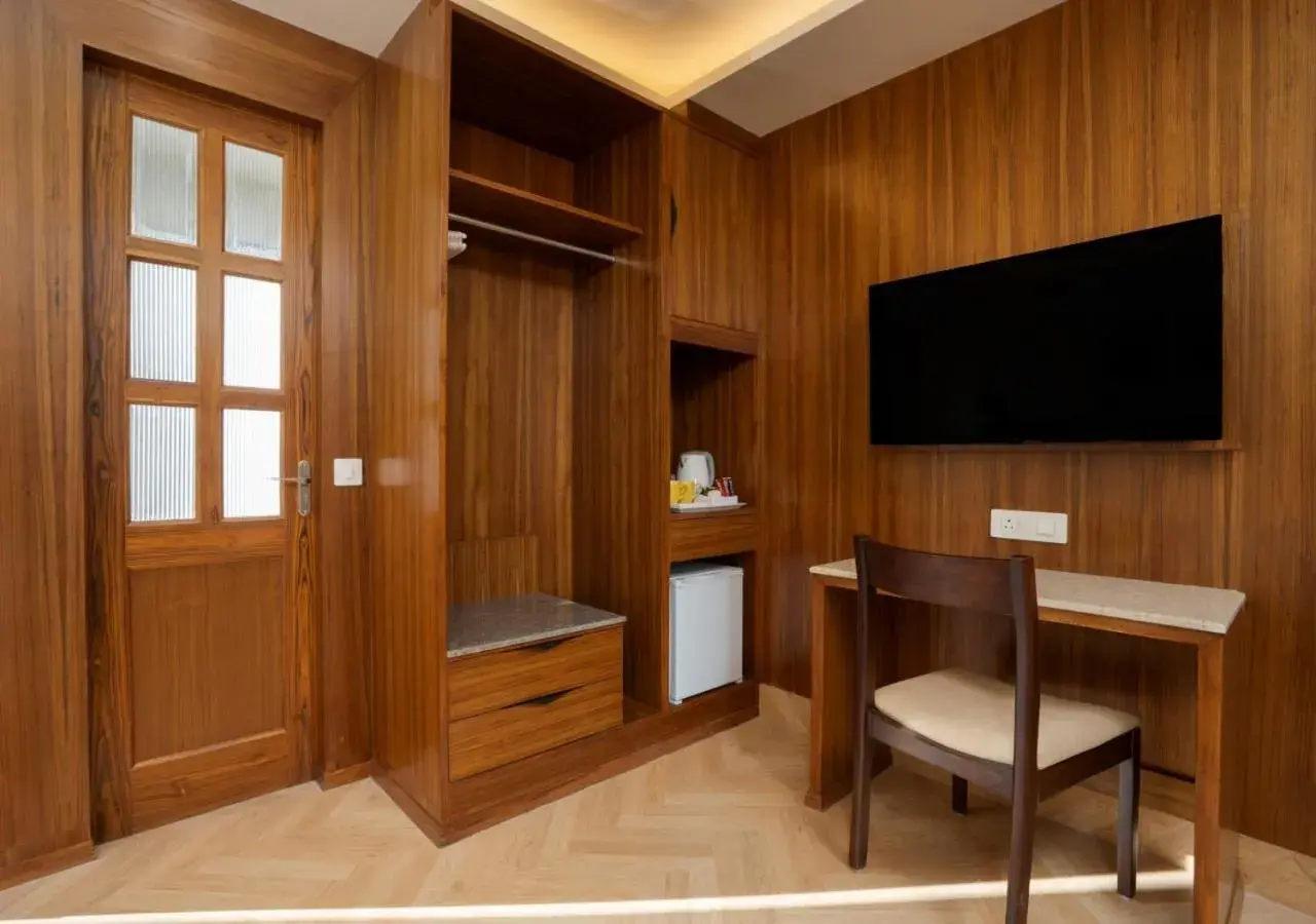 Deluxe Twin Room - single occupancy in Bloom Boutique l Sector 45 Gurugram Deluxe Twin Room - single occupancy in Bloom Boutique l Sector 45 Gurugram