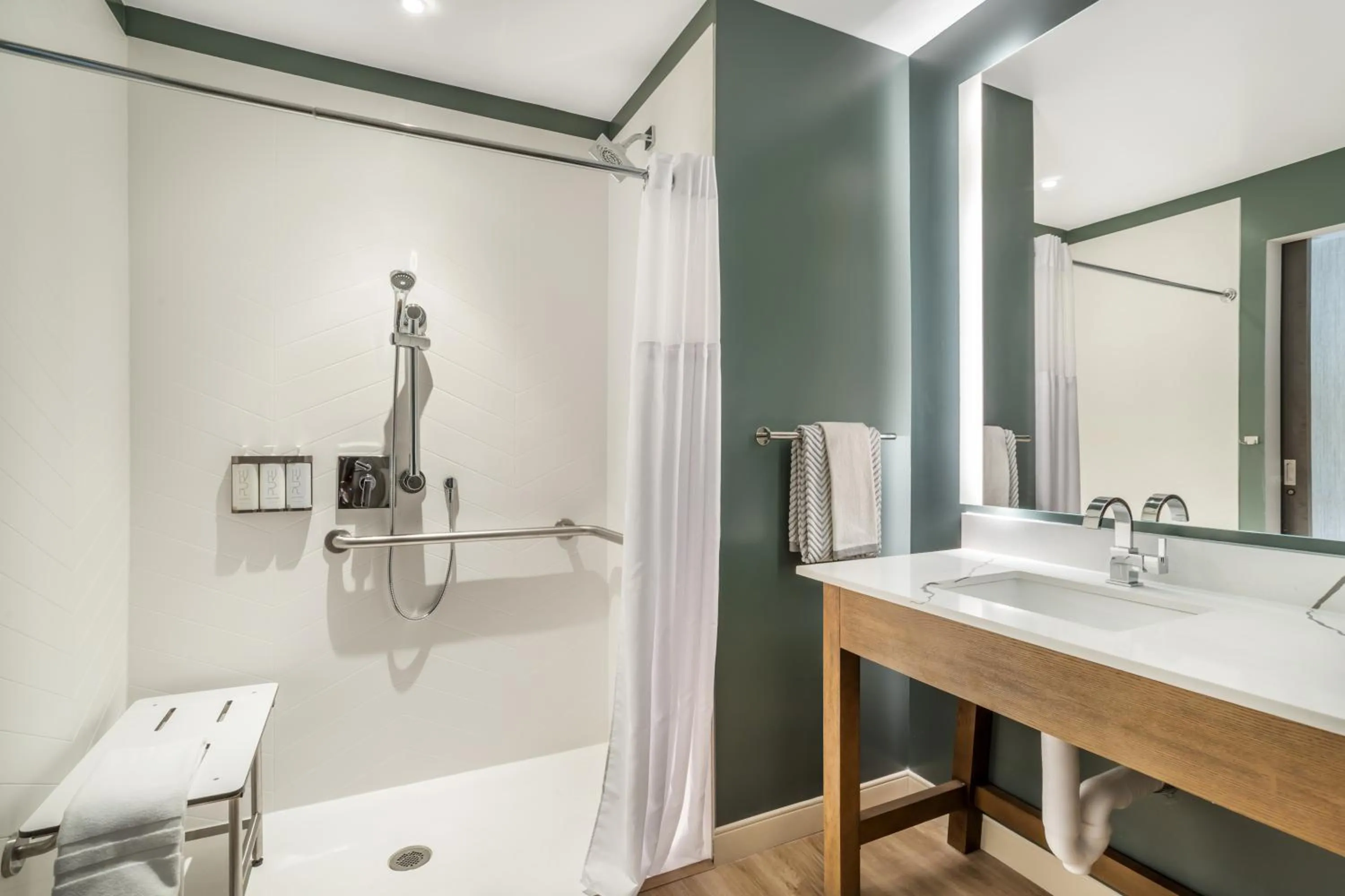 Bathroom in Cambria Hotel Templeton - Paso Robles