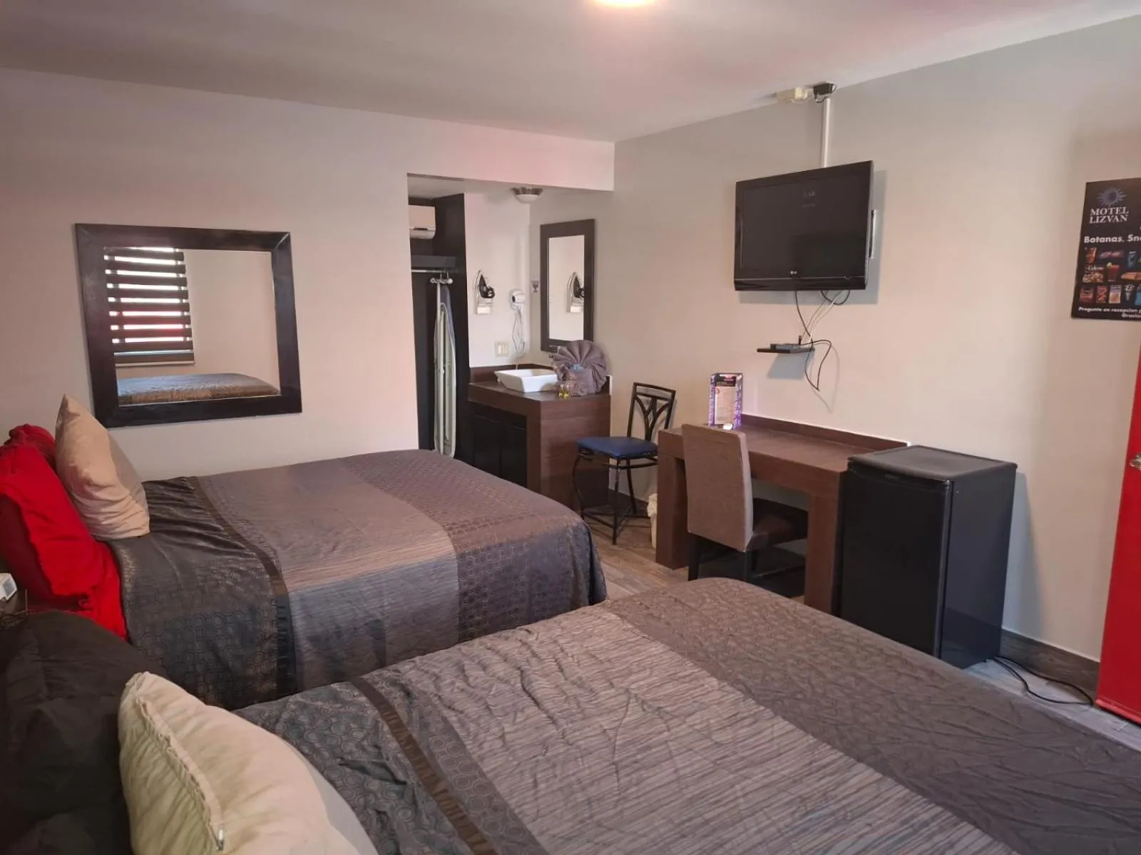 Bed in Lizvan Hotel-Motel
