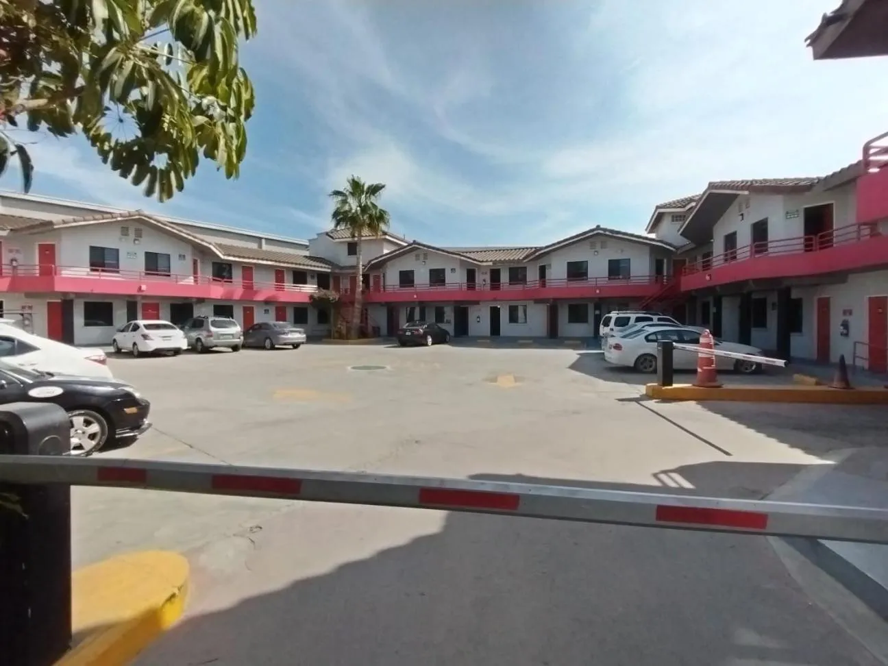 Parking in Lizvan Hotel-Motel