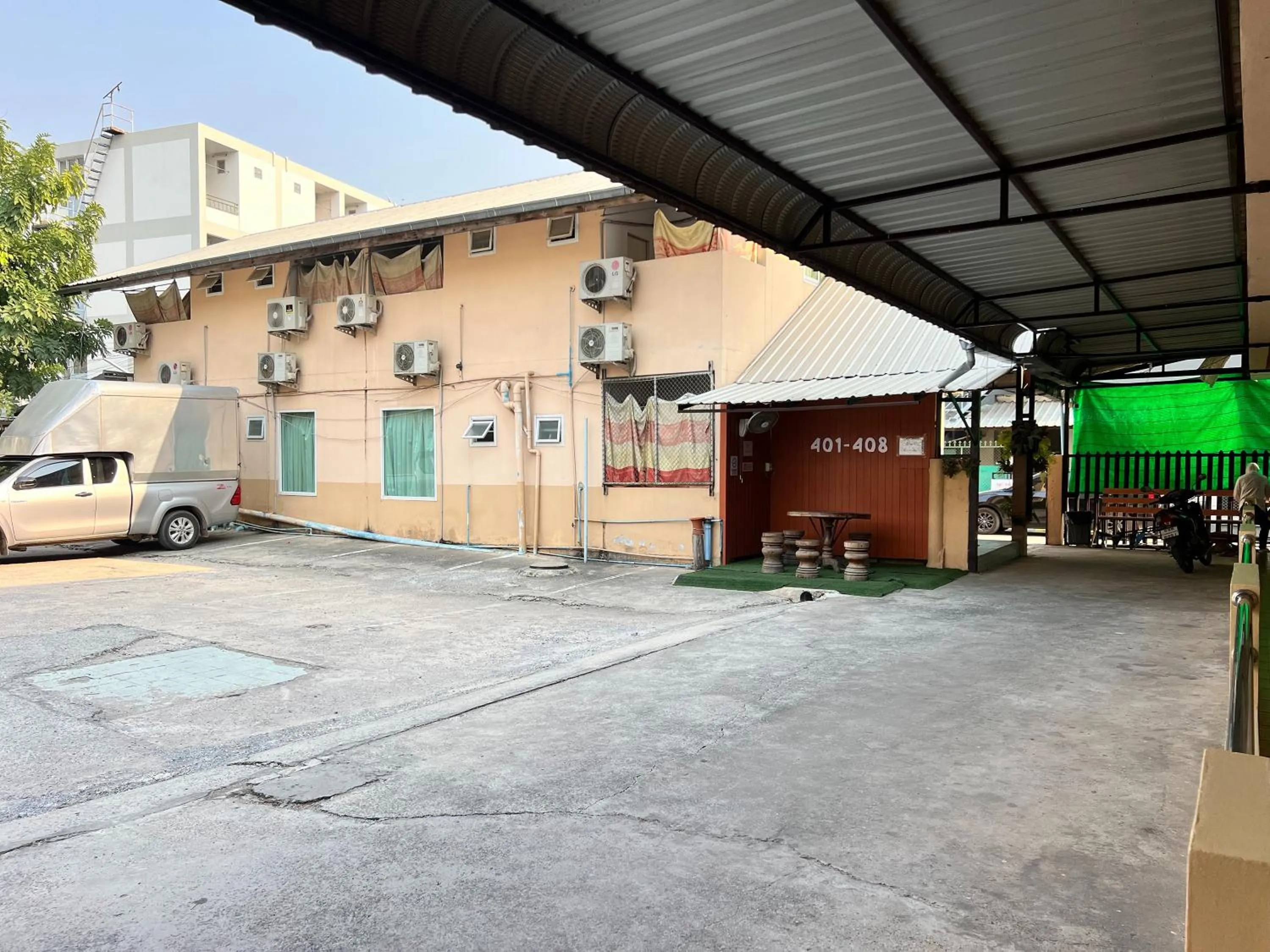 Property building in Jamjuree Place