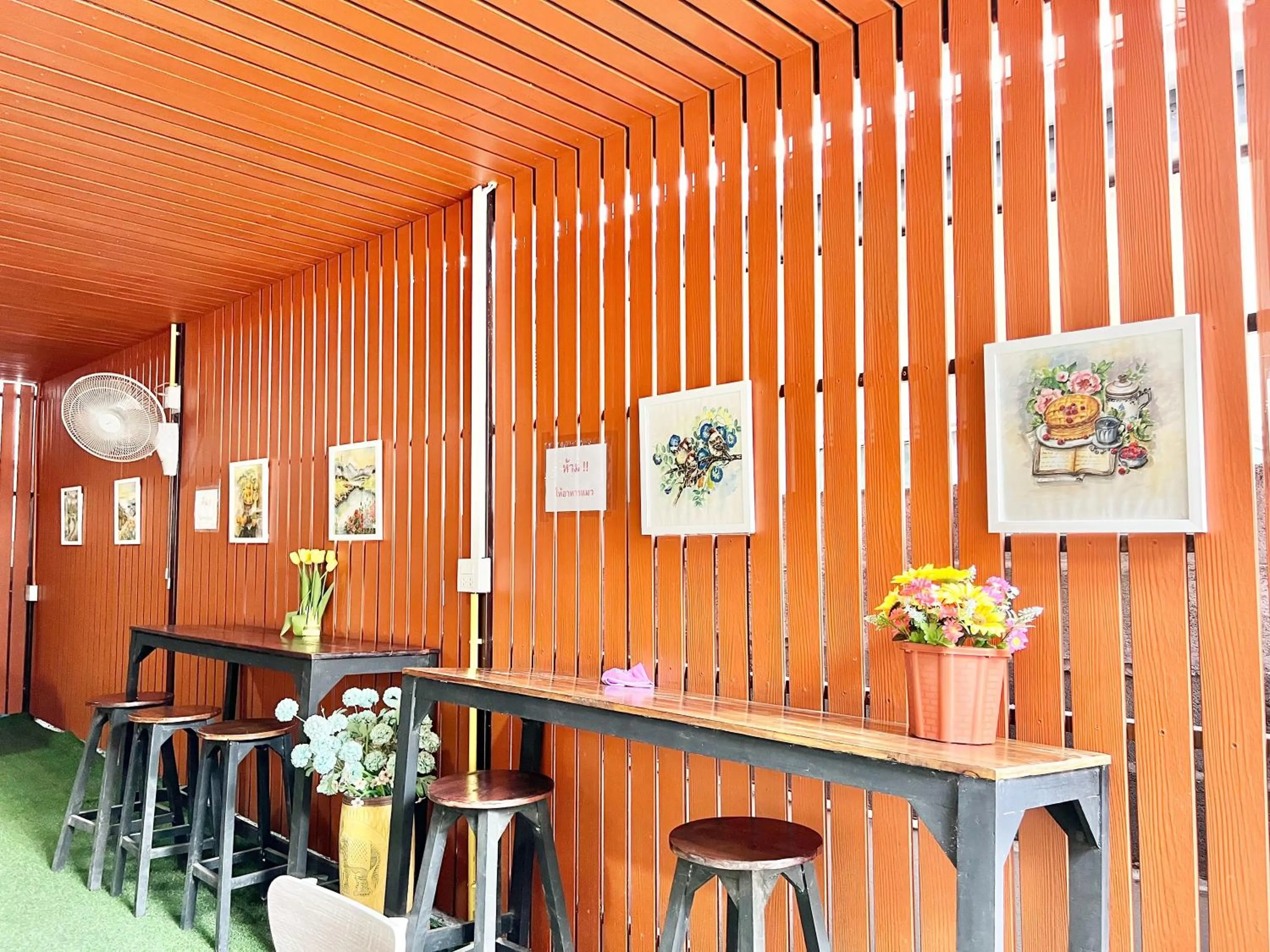 Seating area in Jamjuree Place