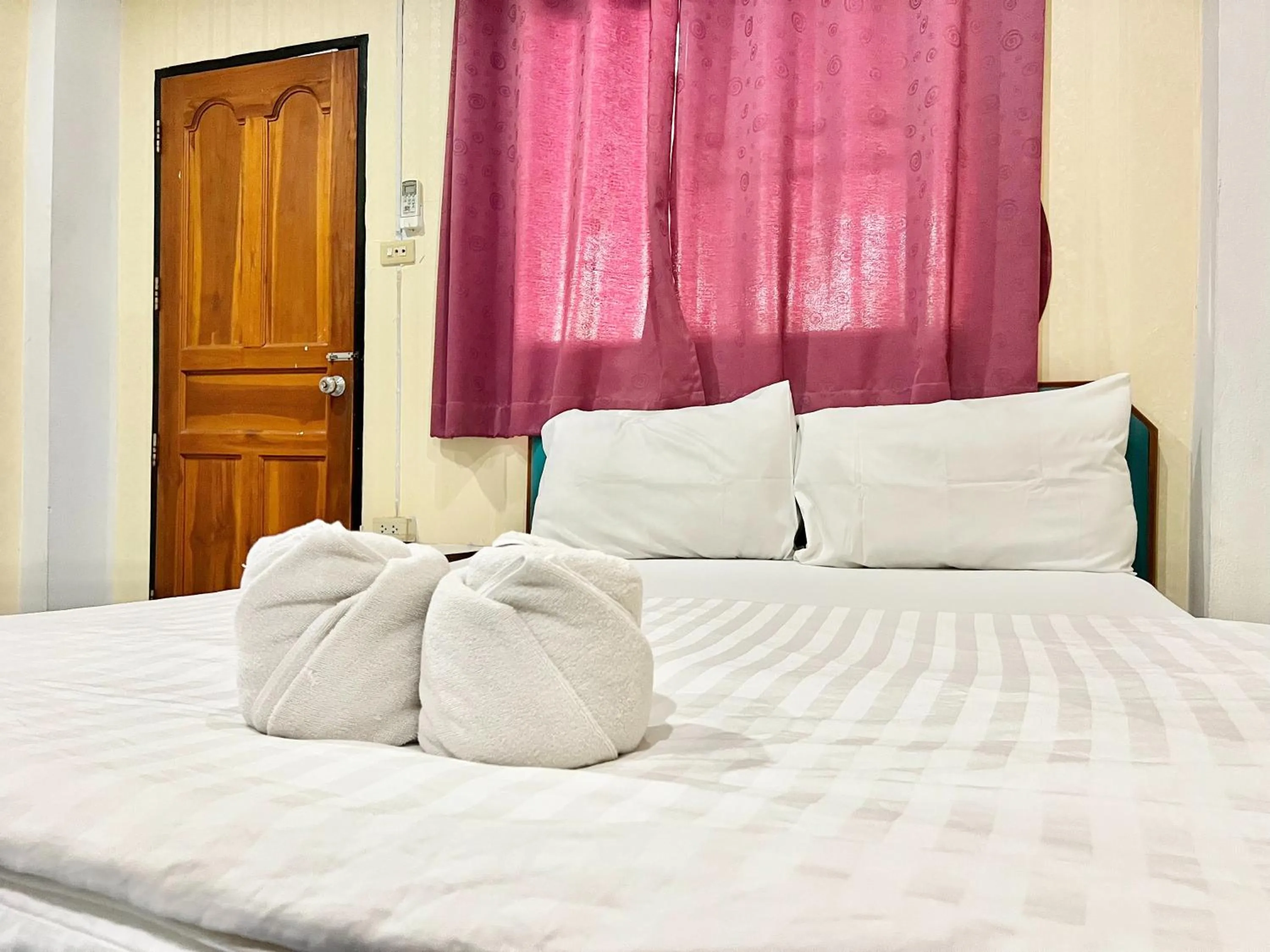 Bedroom, Bed in Jamjuree Place