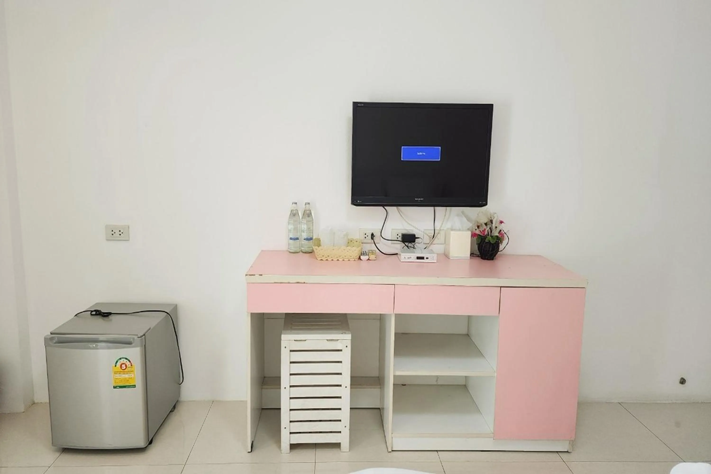 TV and multimedia in Zenith Life Hotel