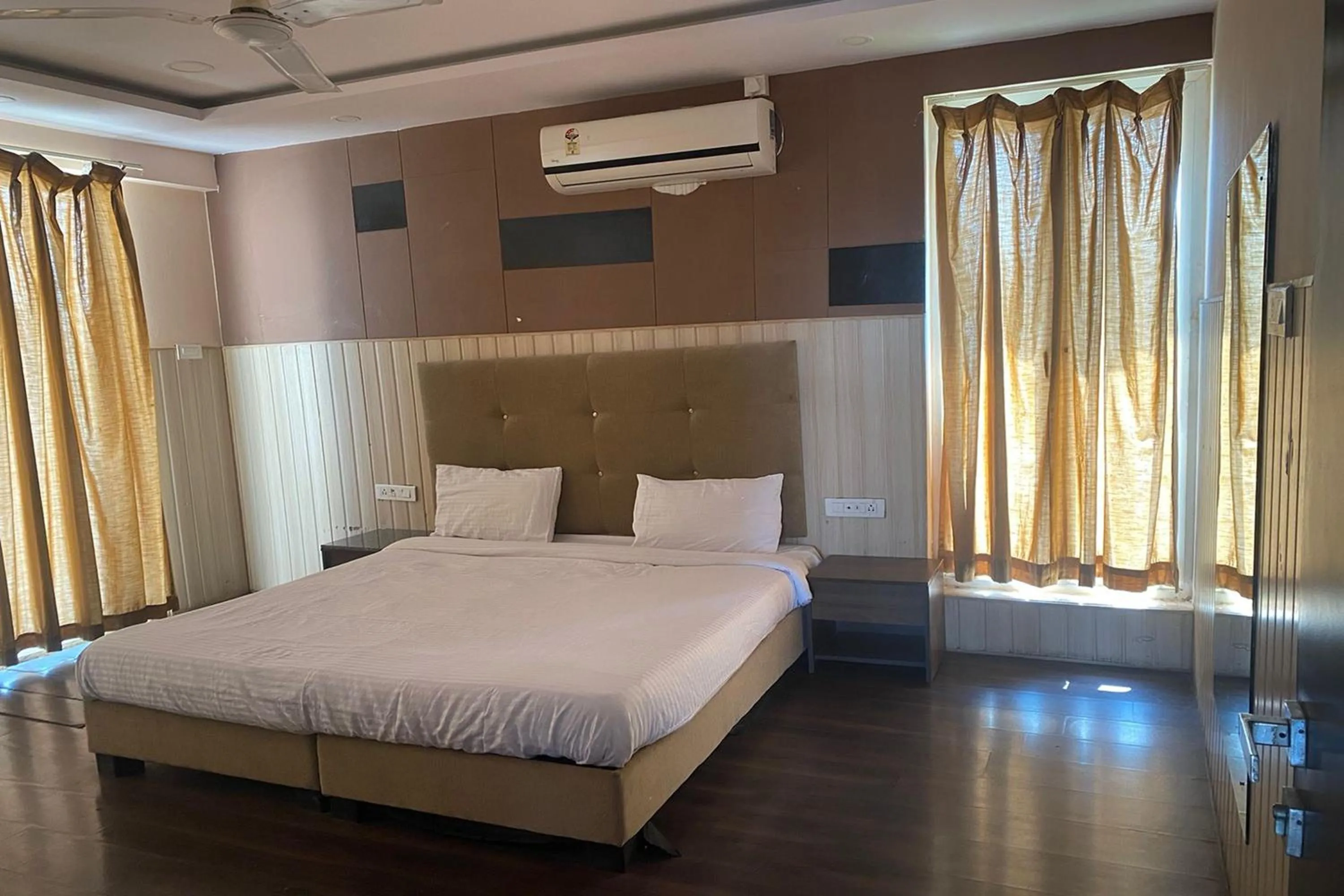 Bed in I Suites