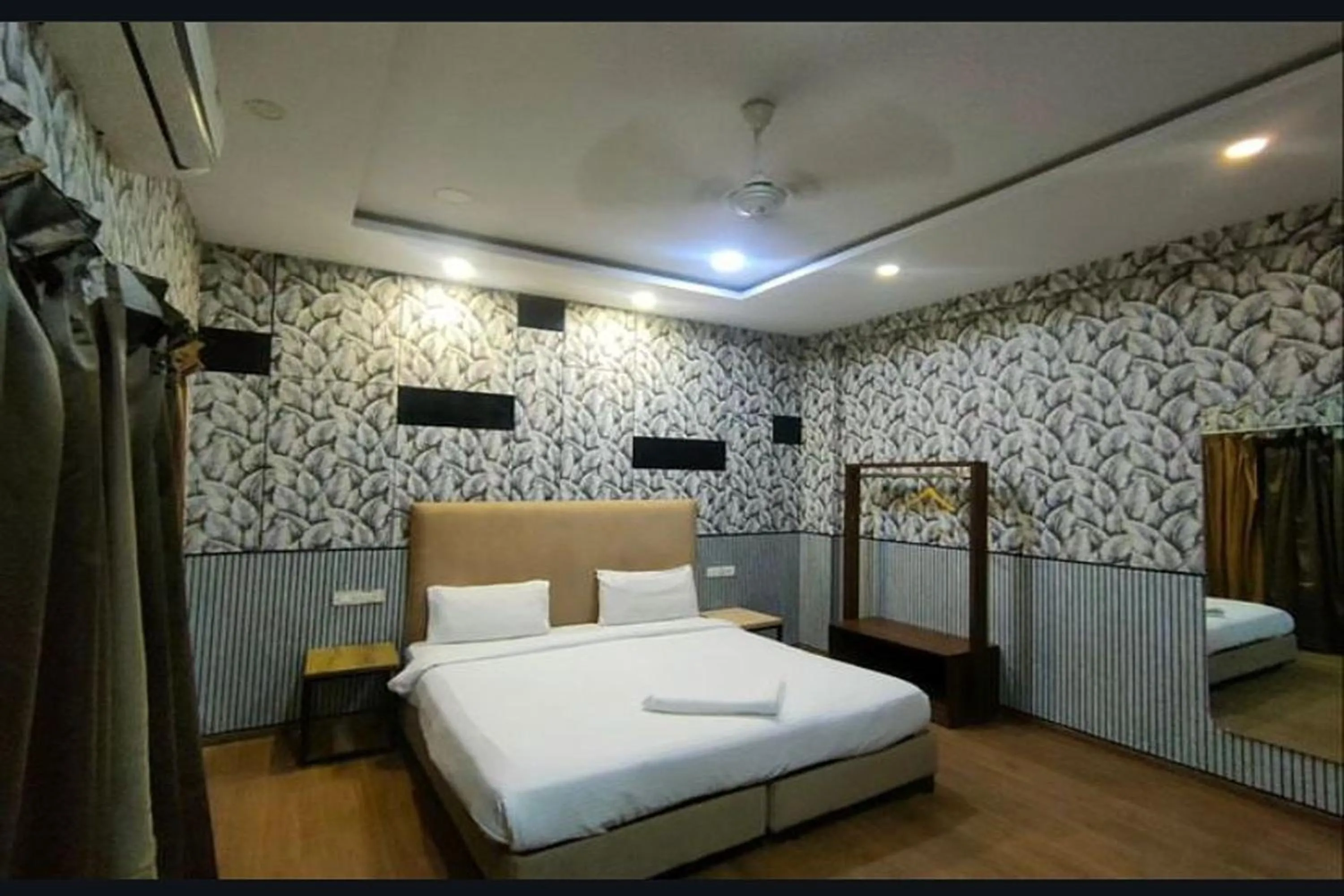 Bed in I Suites