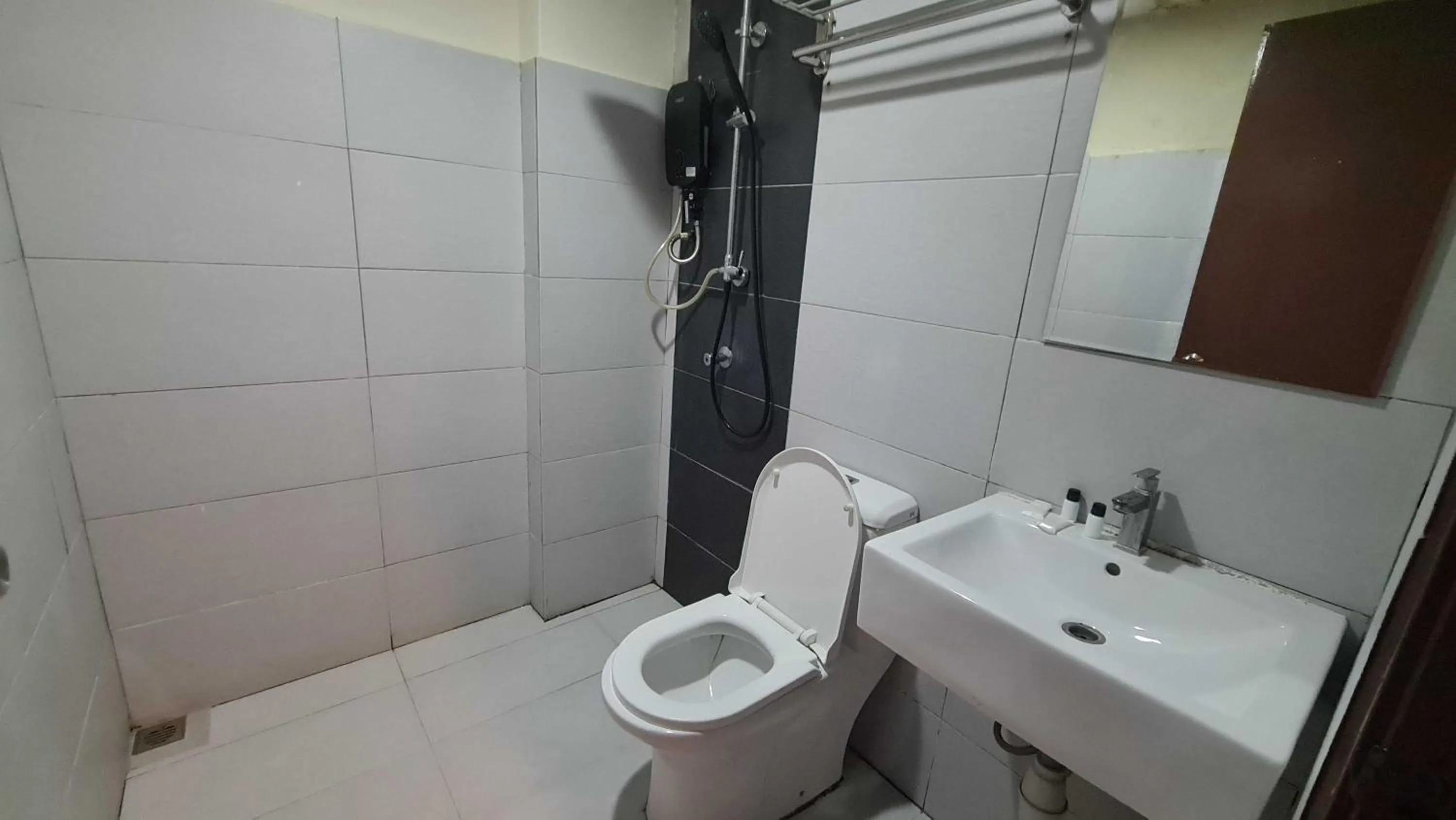 Bathroom in Hotel O De Melor Bangi Gateway