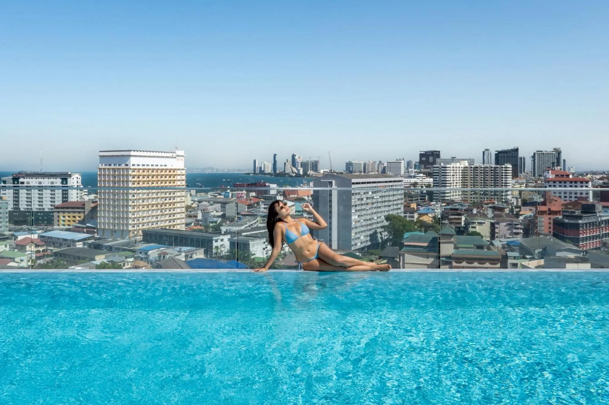 Swimming pool in Samsara Hotel Pattaya