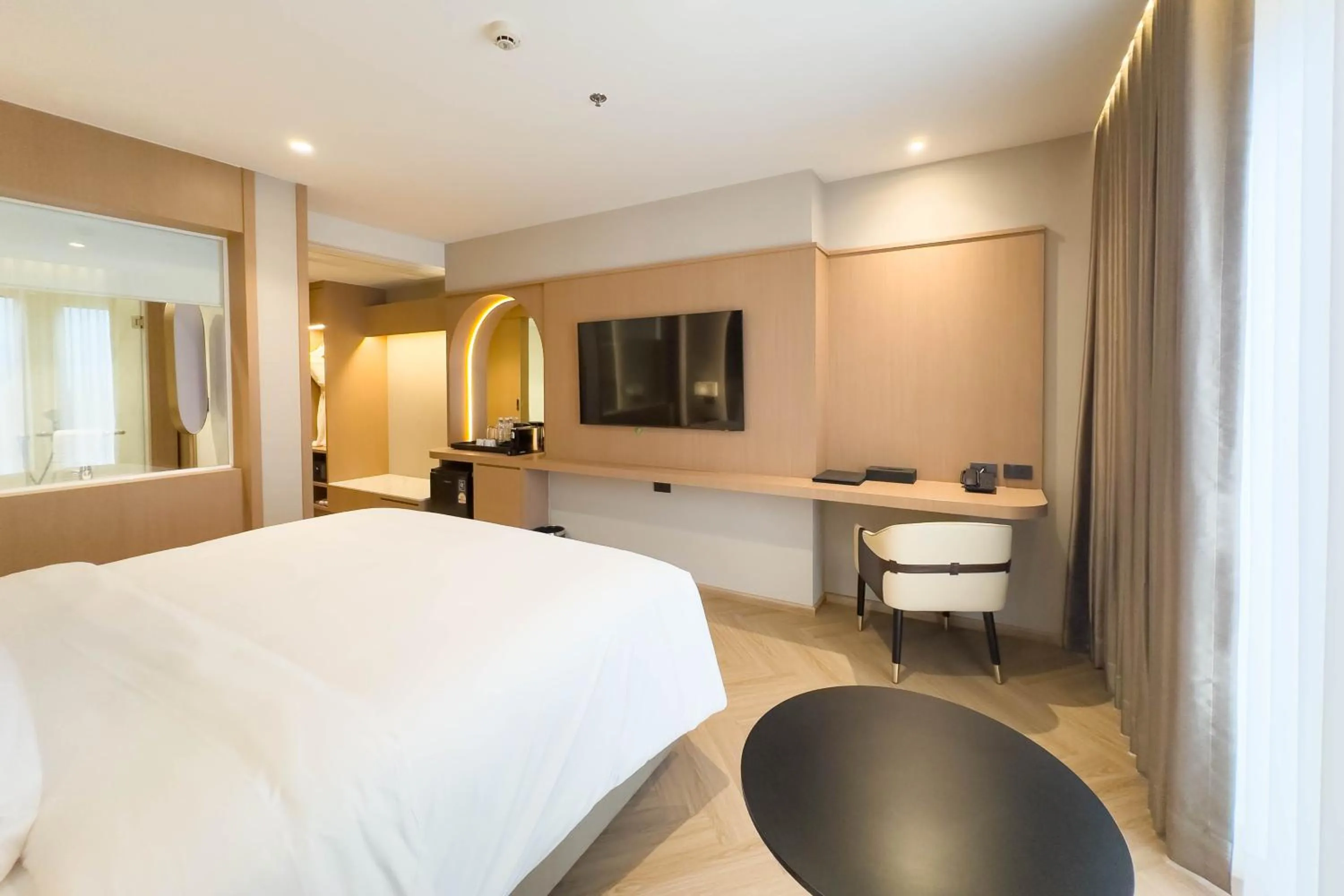 Bedroom, Bed in Samsara Hotel Pattaya