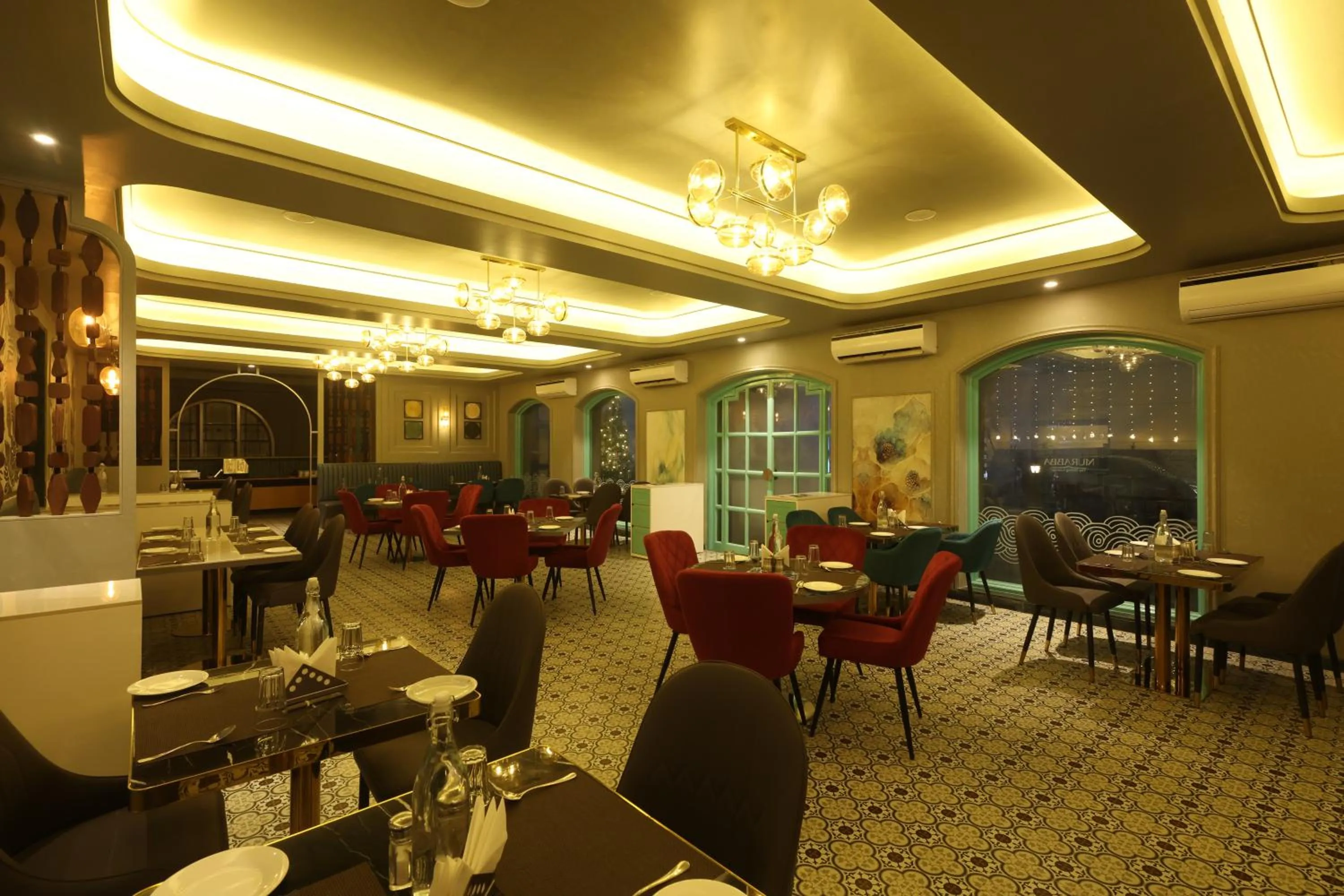 Restaurant/places to eat in The Metropole by Keyboard Hotels