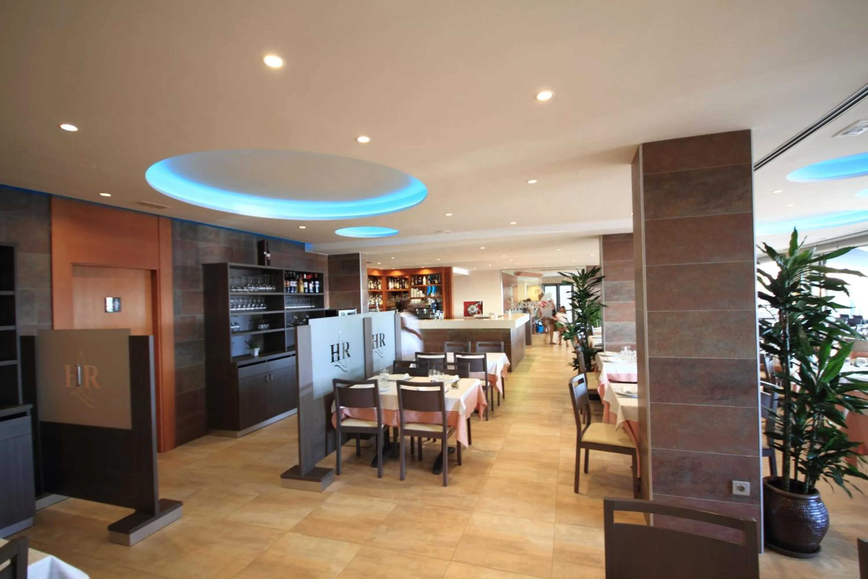 Restaurant/places to eat in Hotel Risech