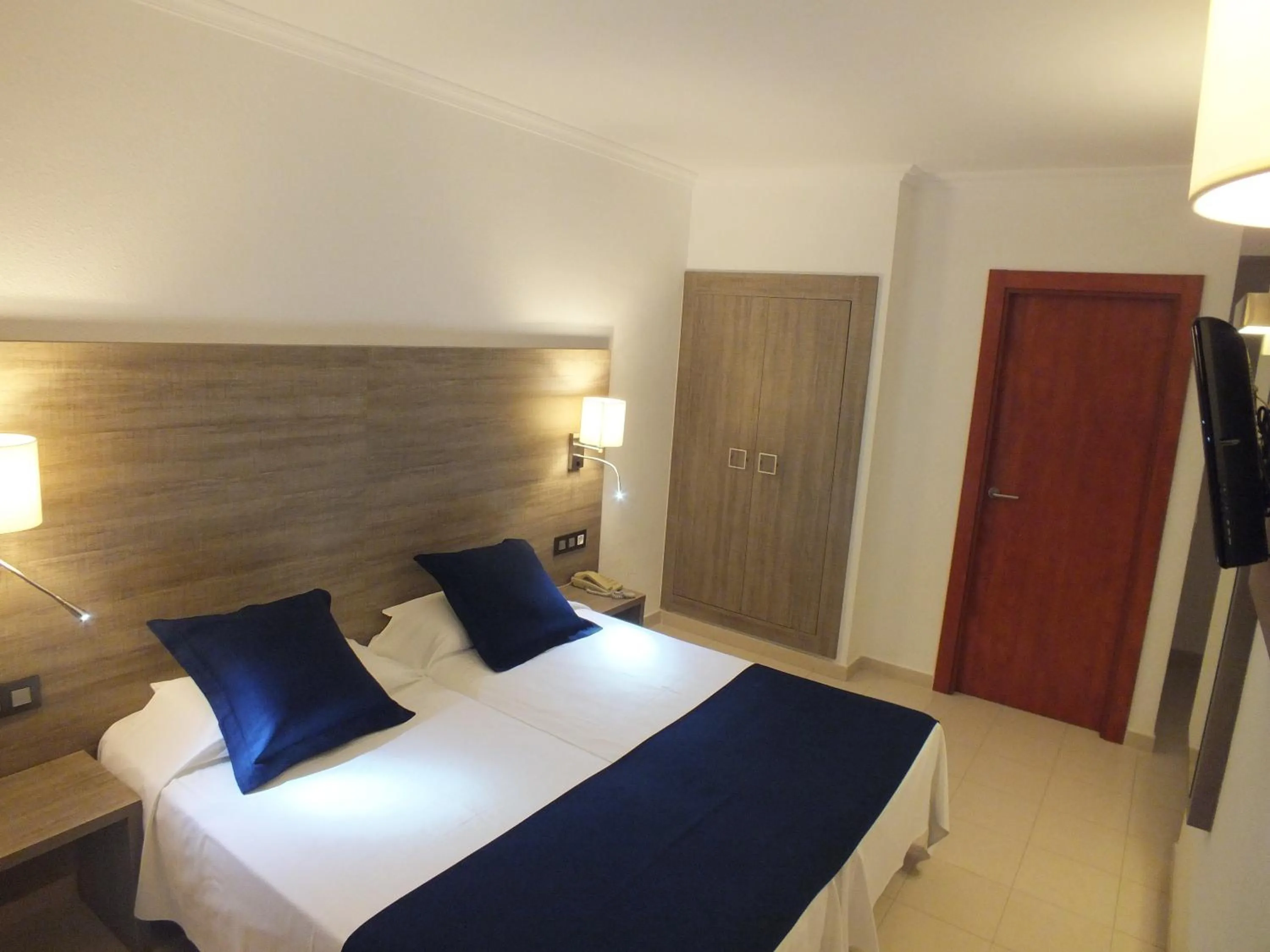 Photo of the whole room, Bed in Hotel Risech