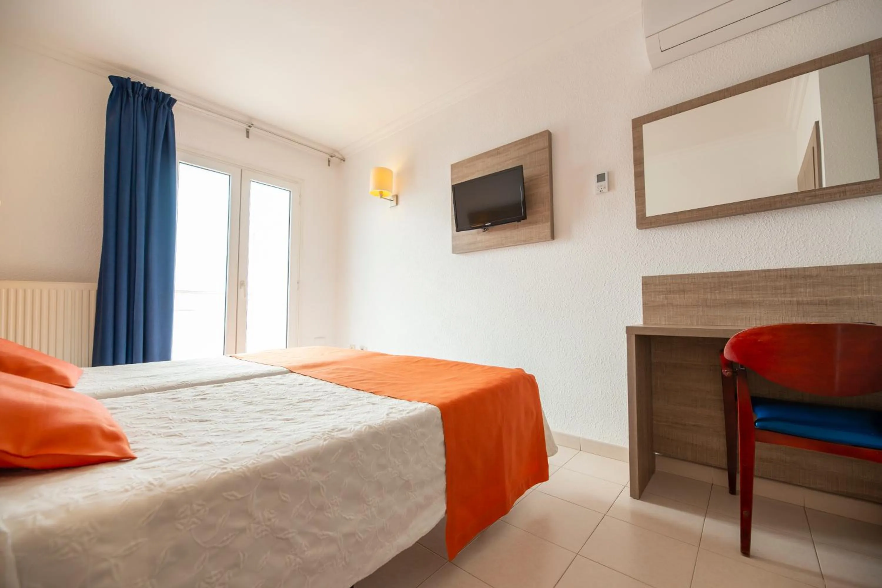 Photo of the whole room, Bed in Hotel Risech