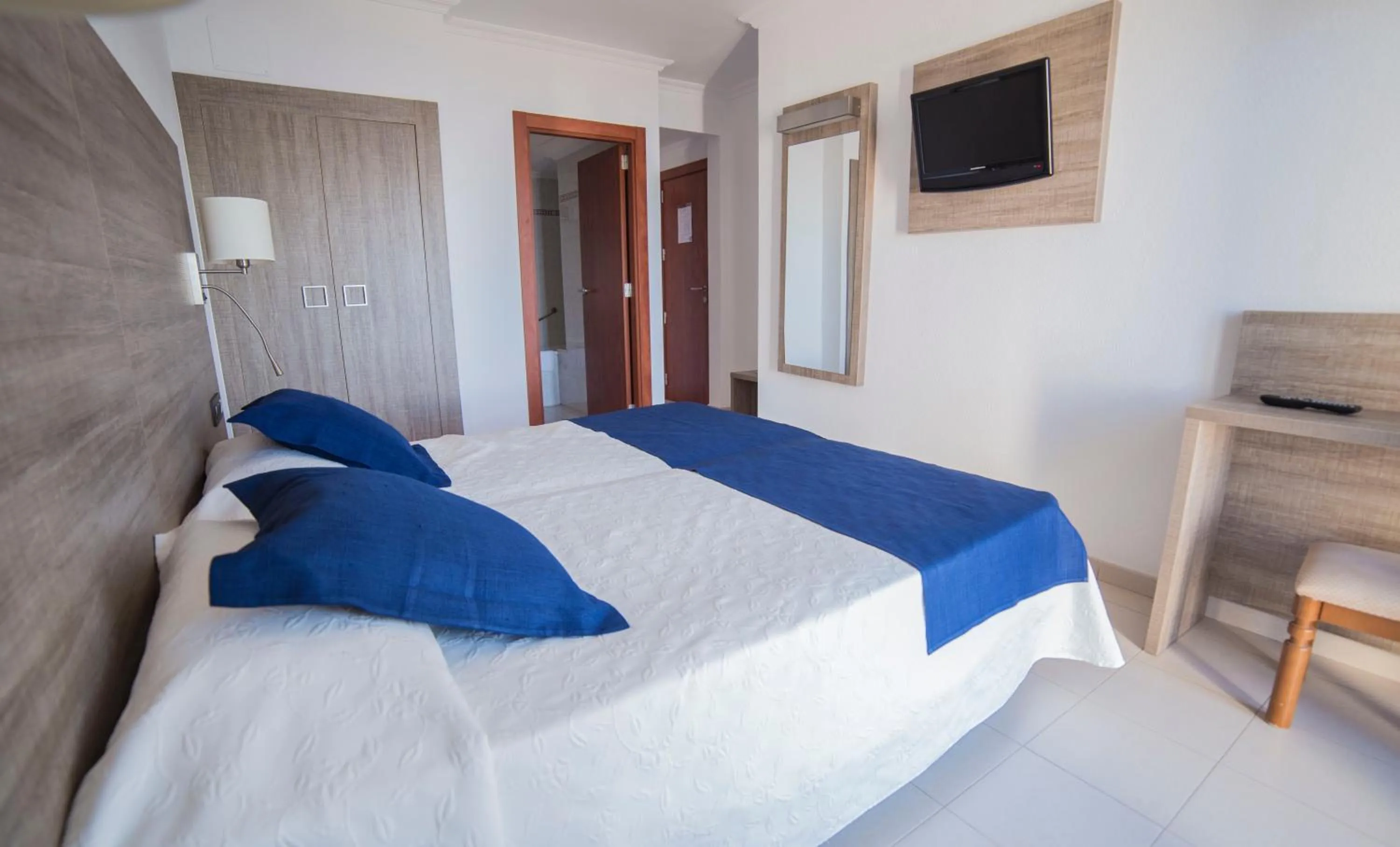 Photo of the whole room, Bed in Hotel Risech