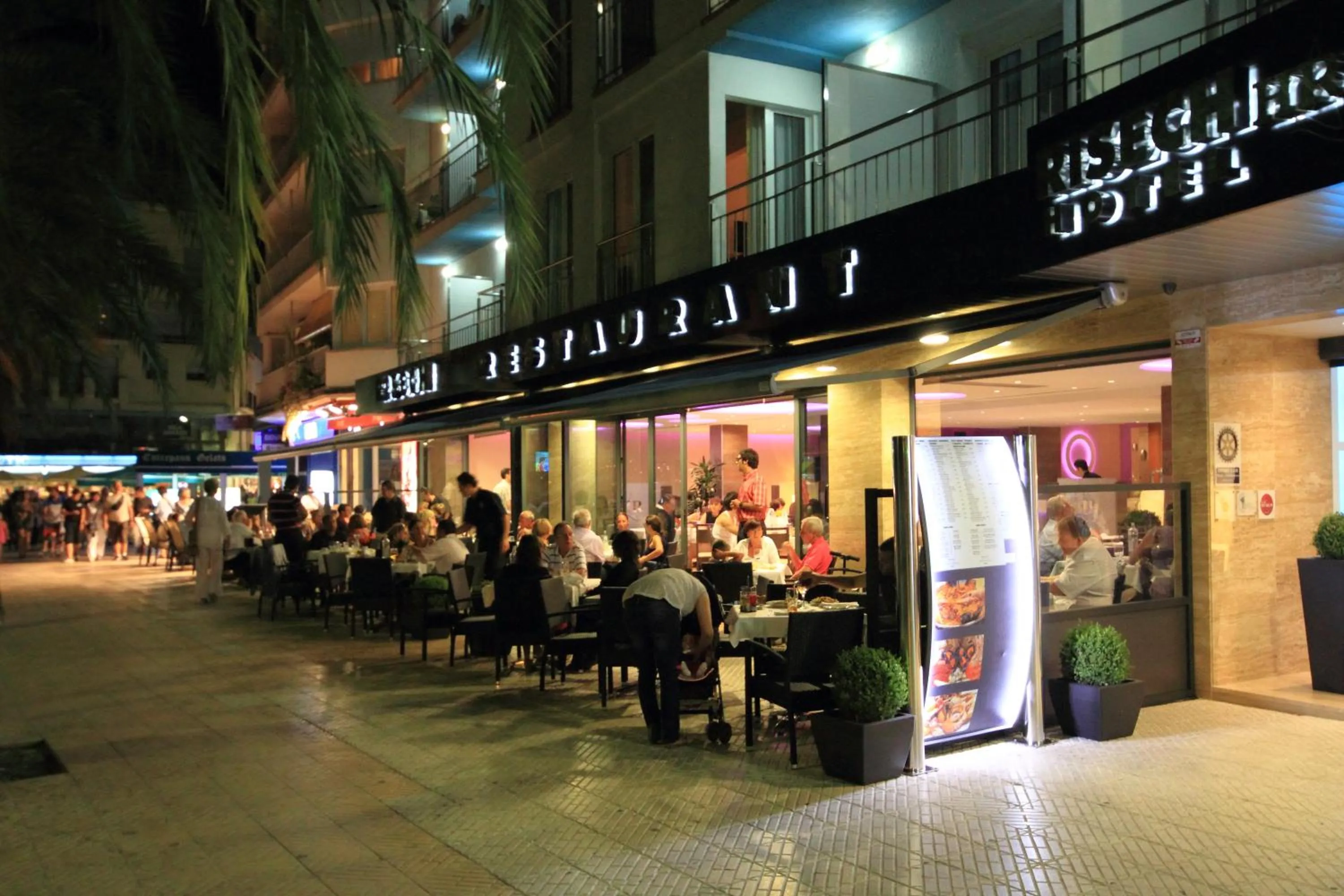 Restaurant/places to eat in Hotel Risech