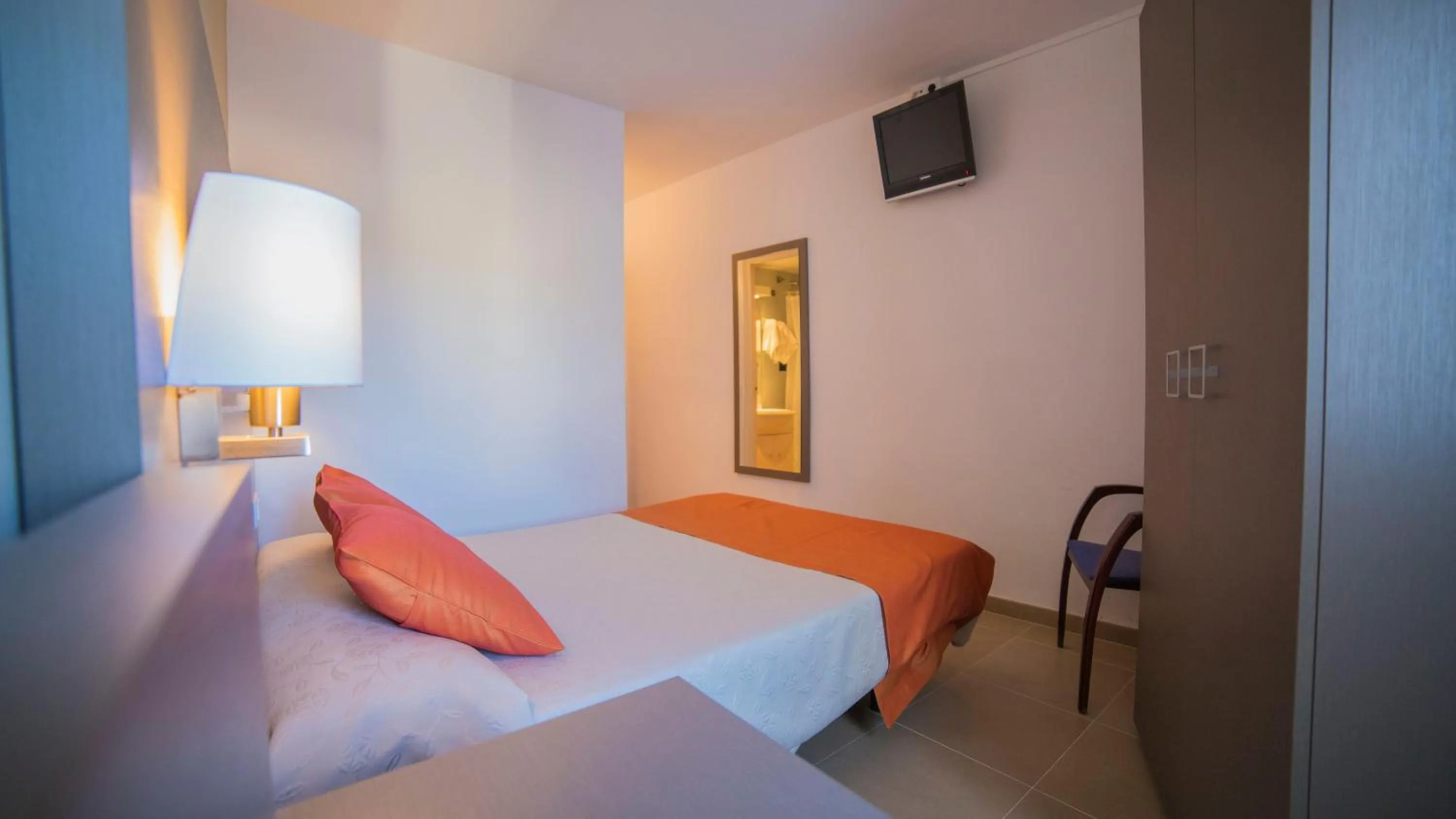 Photo of the whole room, Bed in Hotel Risech