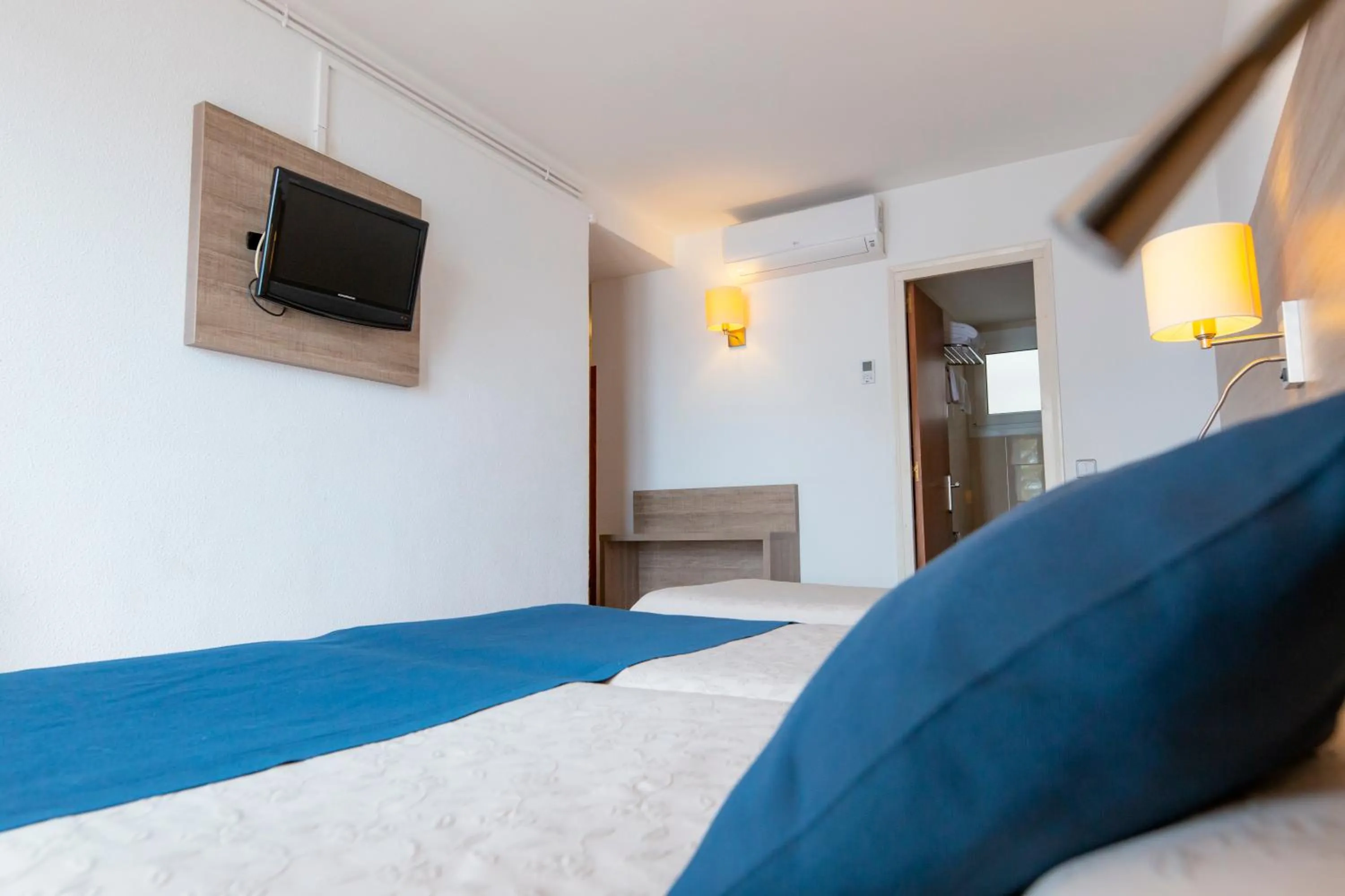 Photo of the whole room, Bed in Hotel Risech