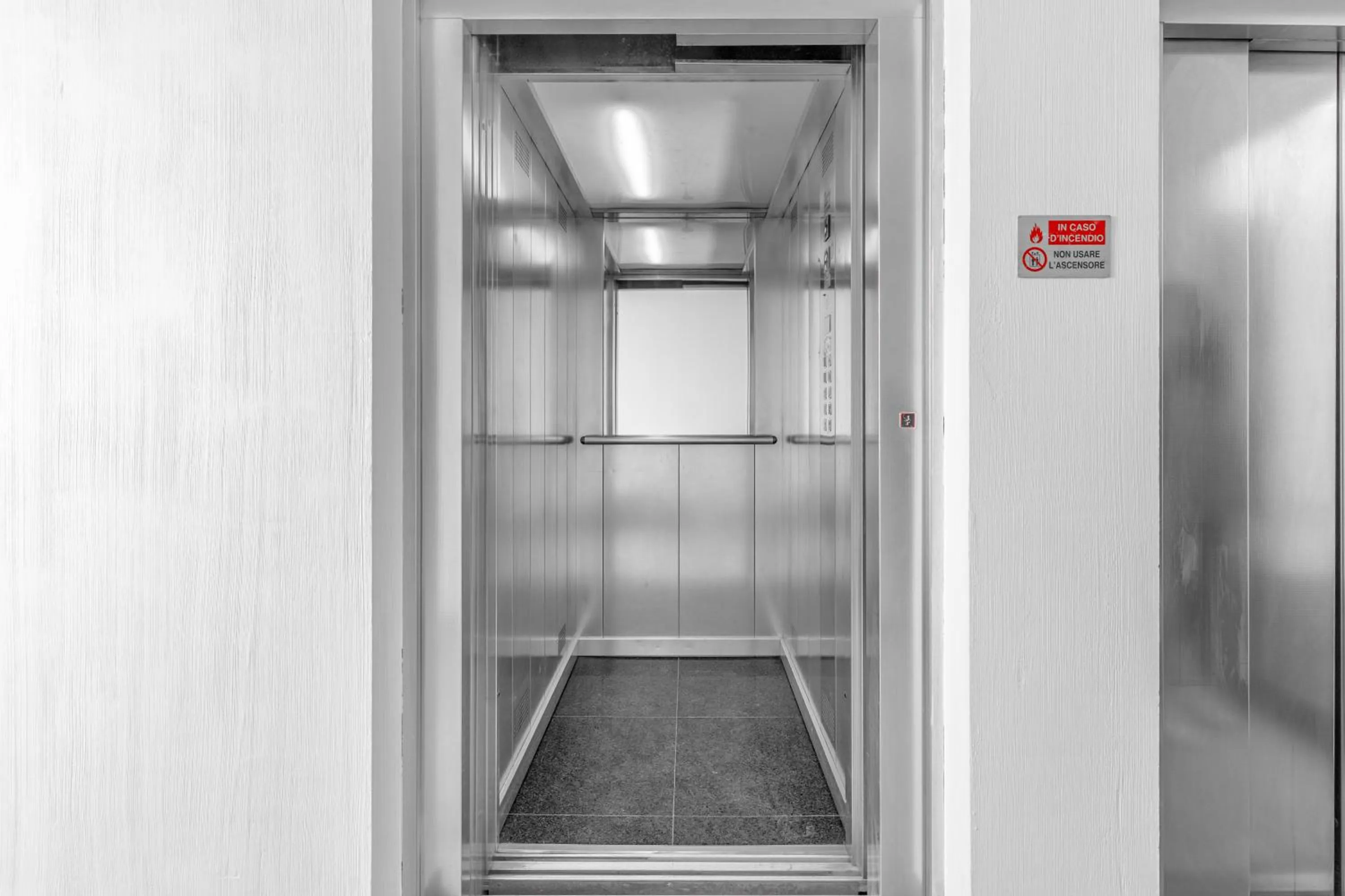 elevator in Ponale Suites Foresteria Lombarda