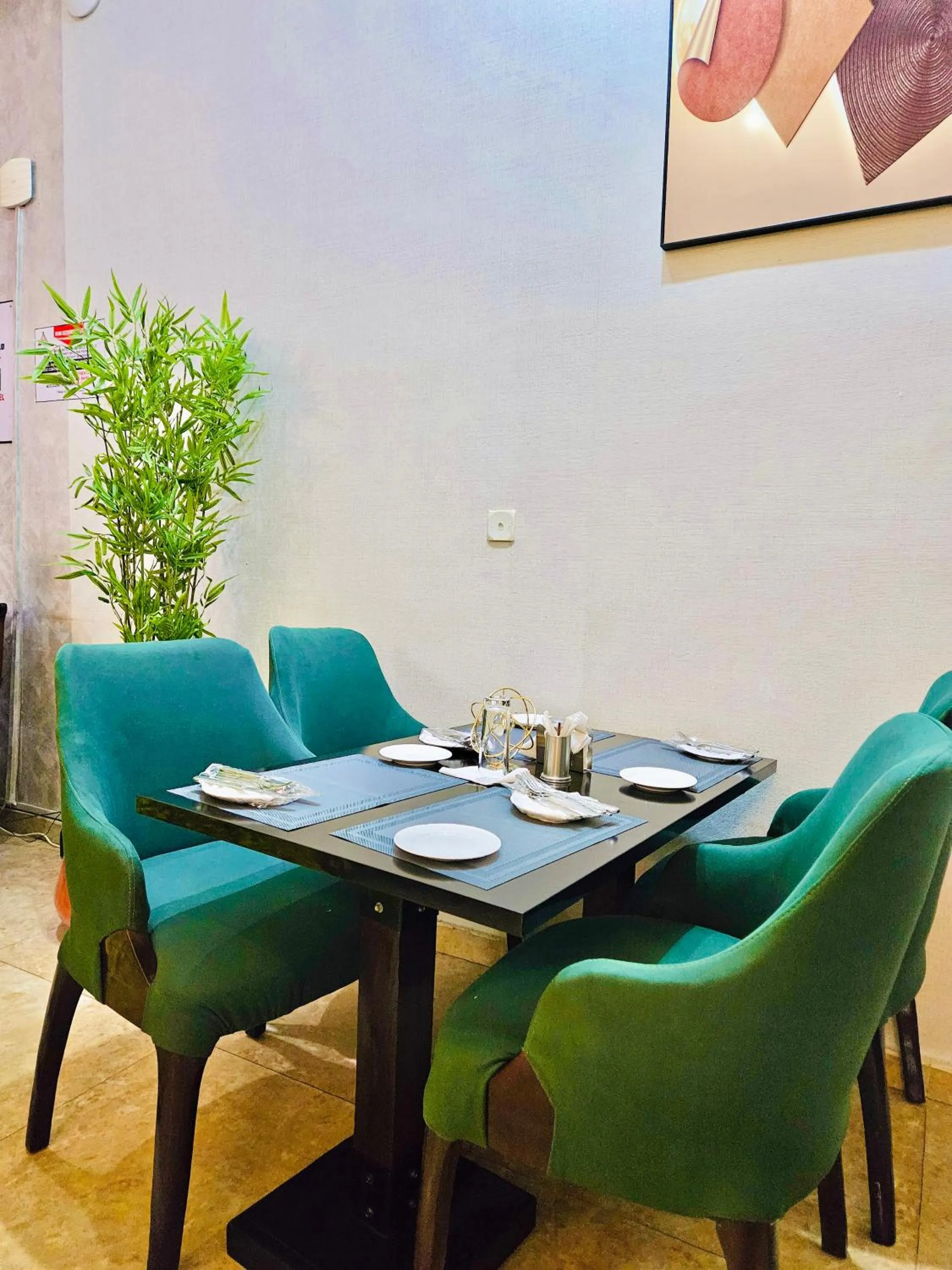 Restaurant/places to eat in Reiz Continental Hotel, Abuja