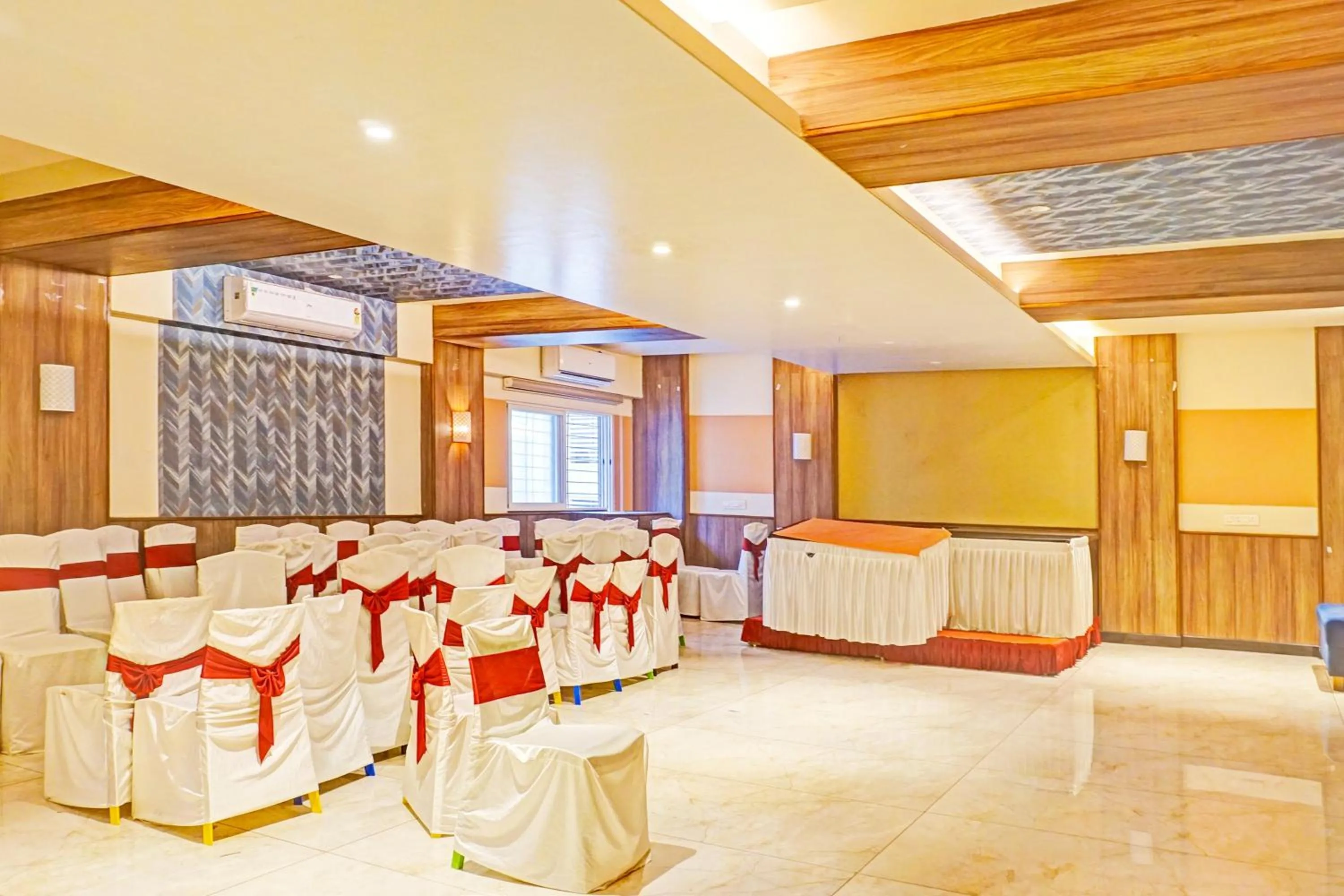 Restaurant/places to eat in Super Collection O Pune Nagar Road Viman Nagar Formerly Ananta Sagar