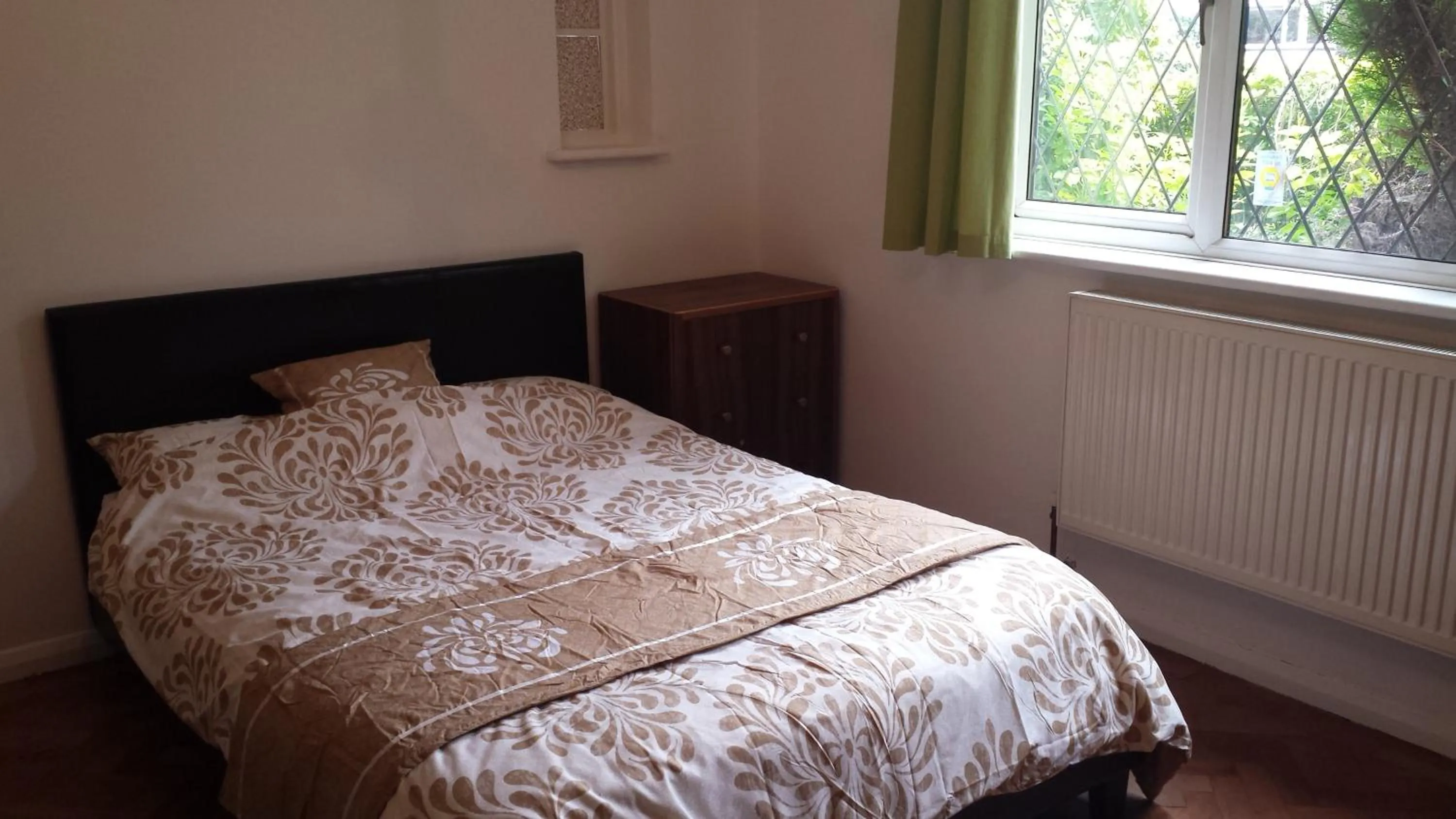 Bedroom, Bed in OYO Guest House Ellipse