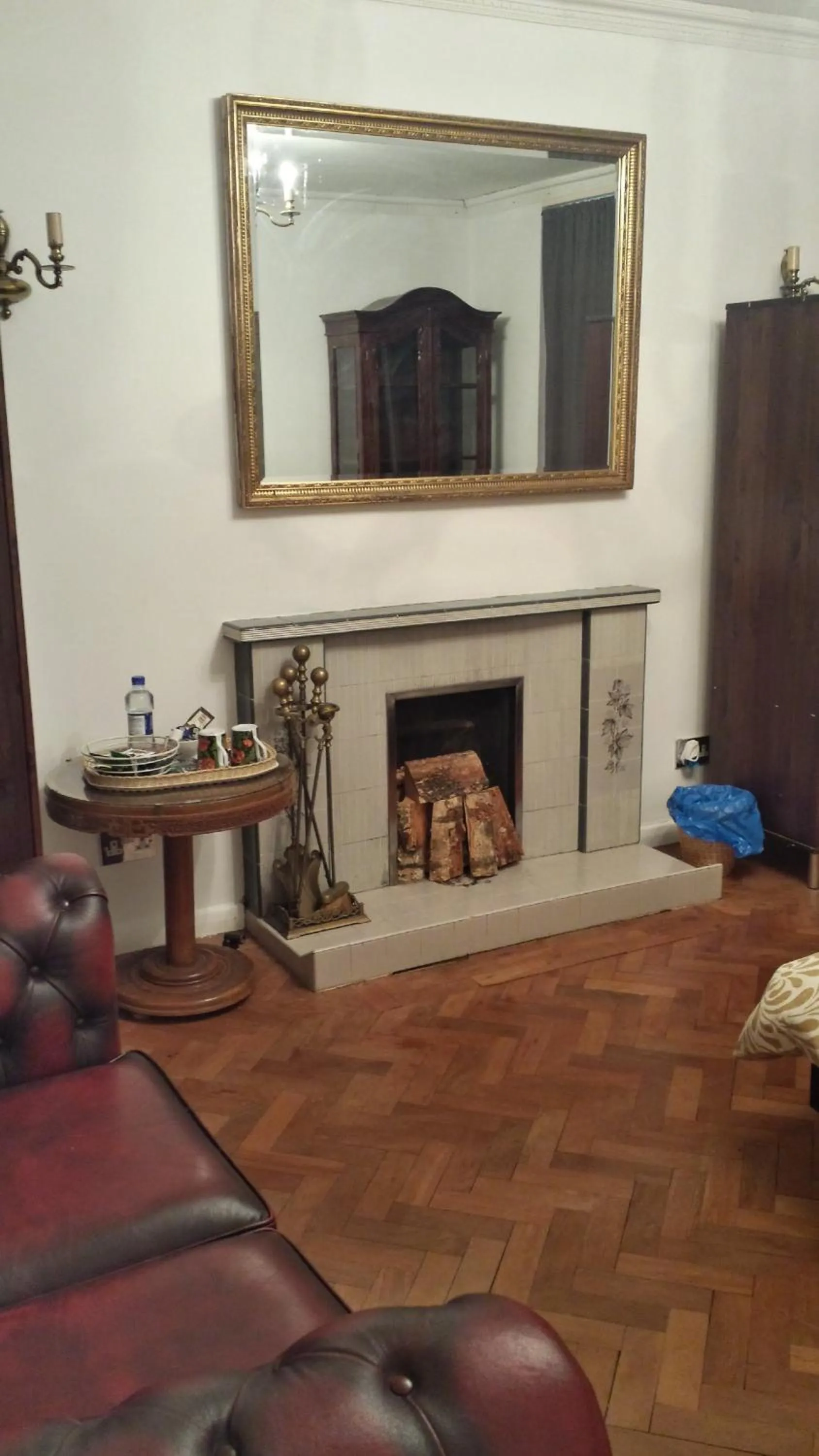 fireplace in OYO Guest House Ellipse