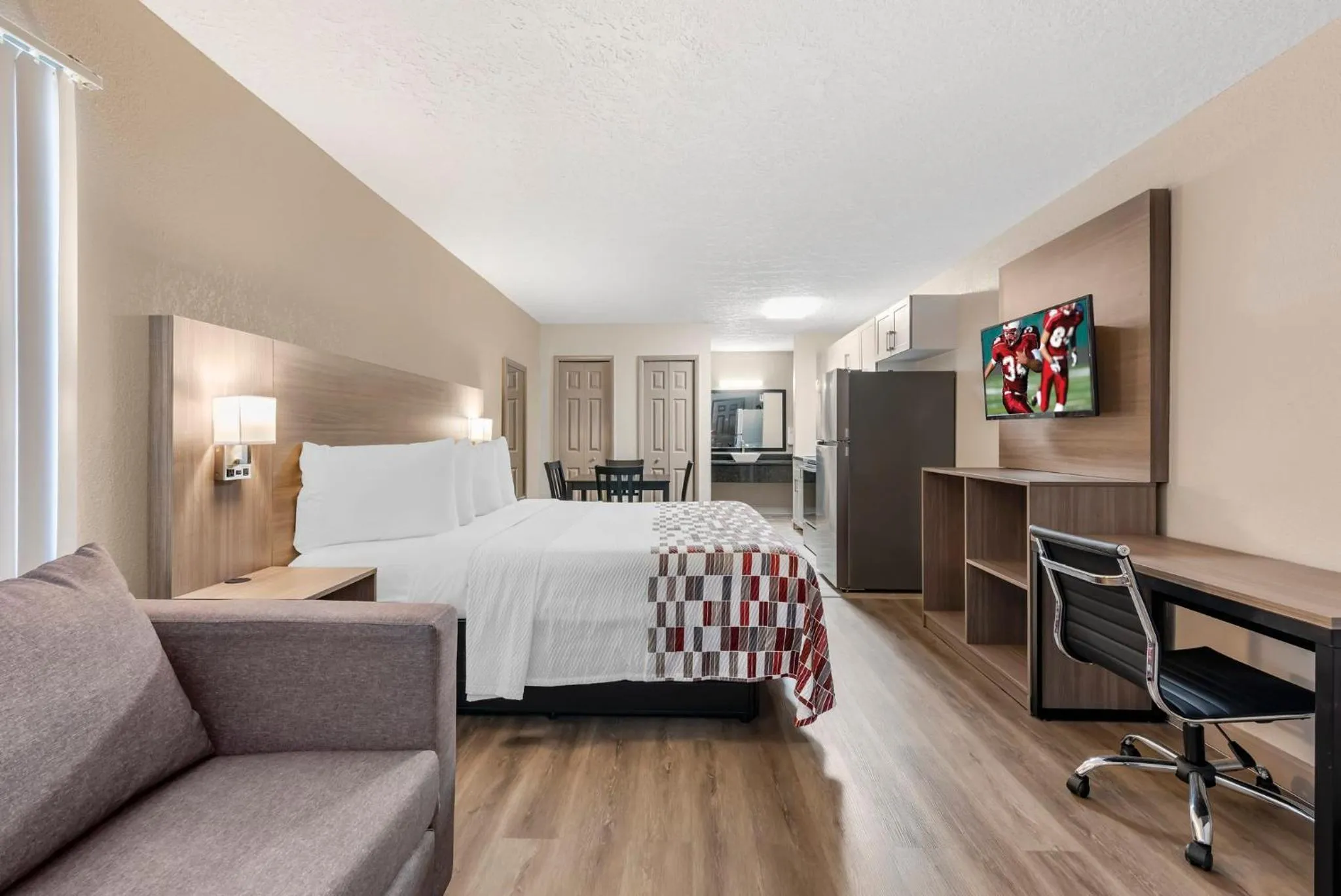 Photo of the whole room, Bed in Red Roof Inn Kissimmee, FL