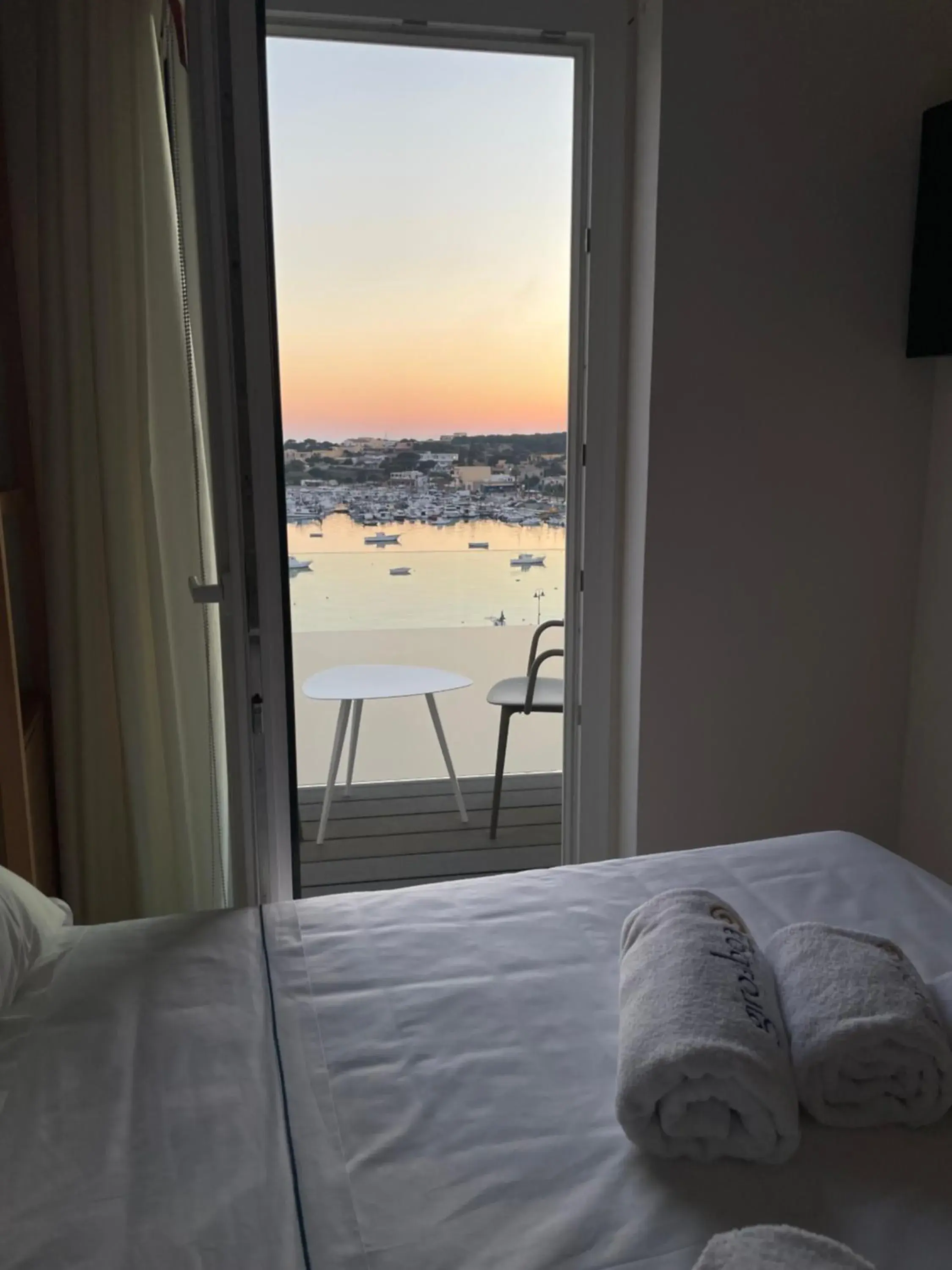 Double Room with Balcony and Sea View in B&B Giro Di Boa Double Room with Balcony and Sea View in B&B Giro Di Boa