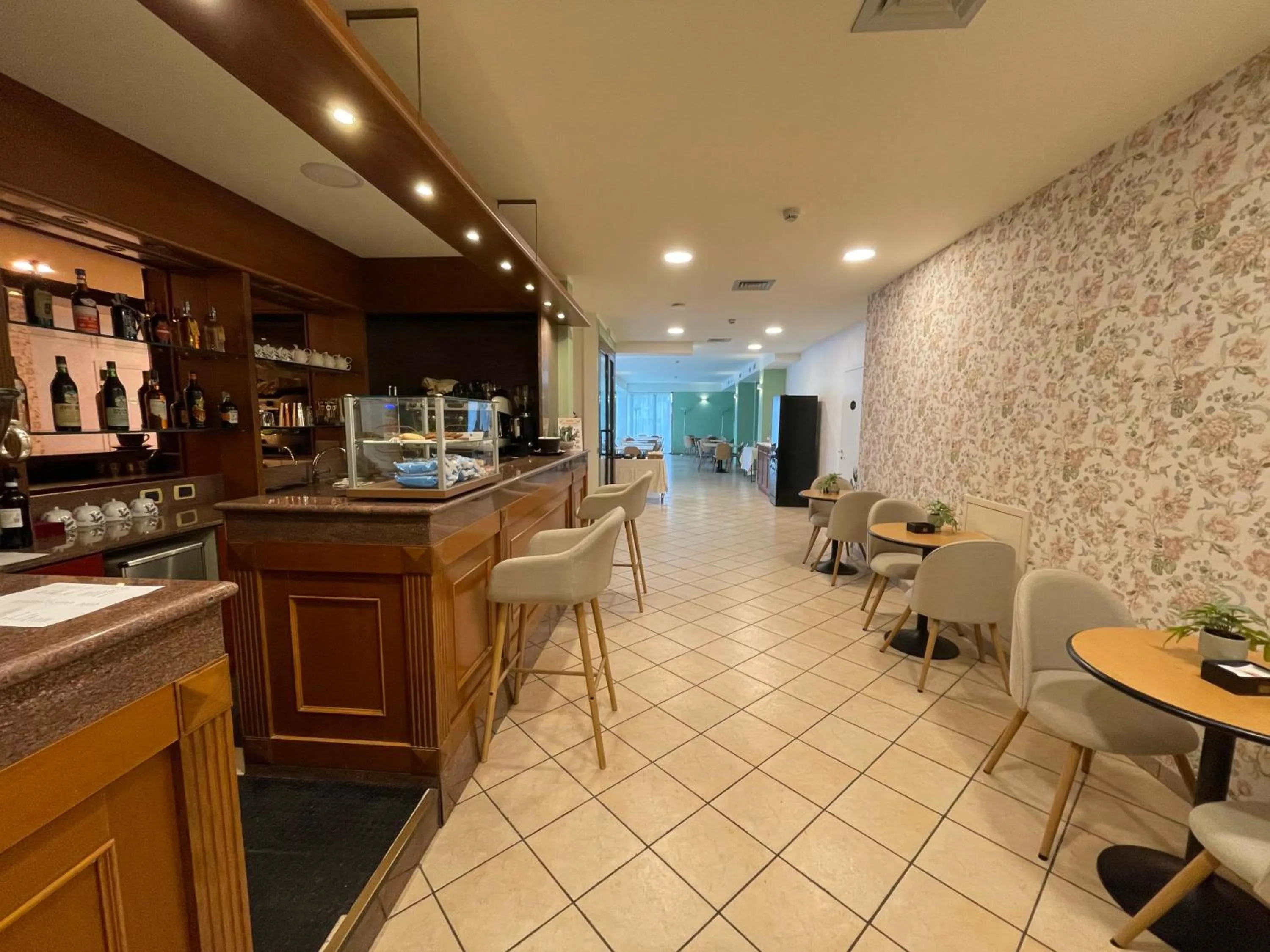 Restaurant/places to eat in Hotel Clementi