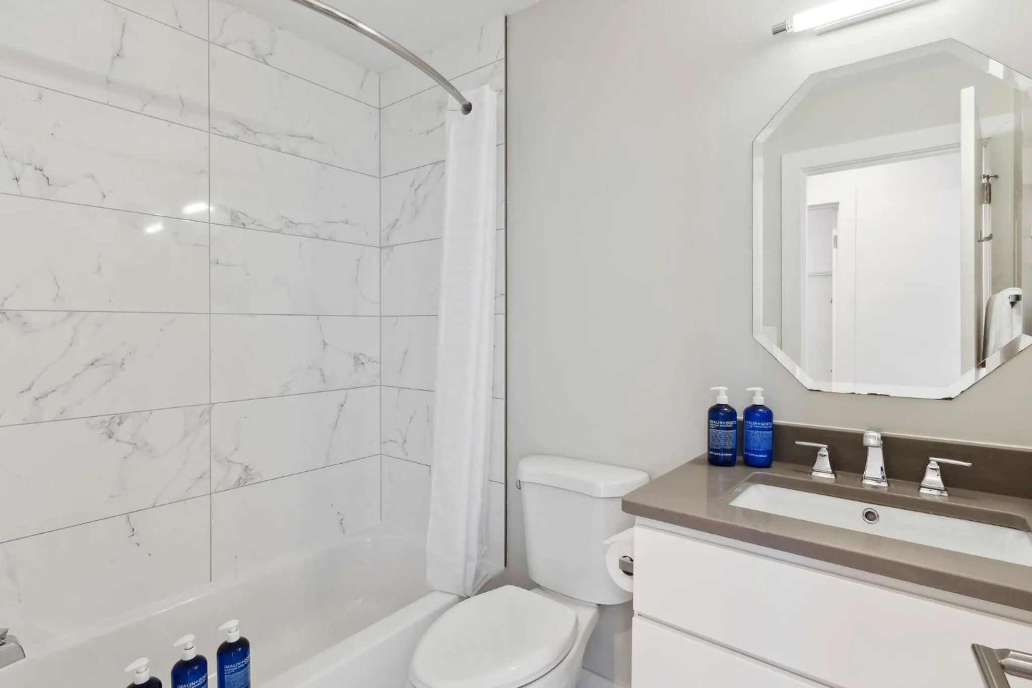 Bathroom in Placemakr Downtown Pittsburgh at The Pennsylvanian