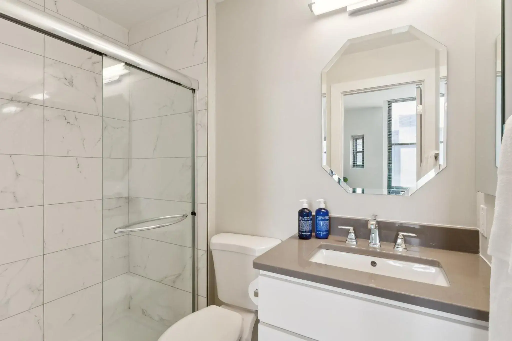 Two-Bedroom Deluxe Apartment in Placemakr Downtown Pittsburgh at The Pennsylvanian Two-Bedroom Deluxe Apartment in Placemakr Downtown Pittsburgh at The Pennsylvanian