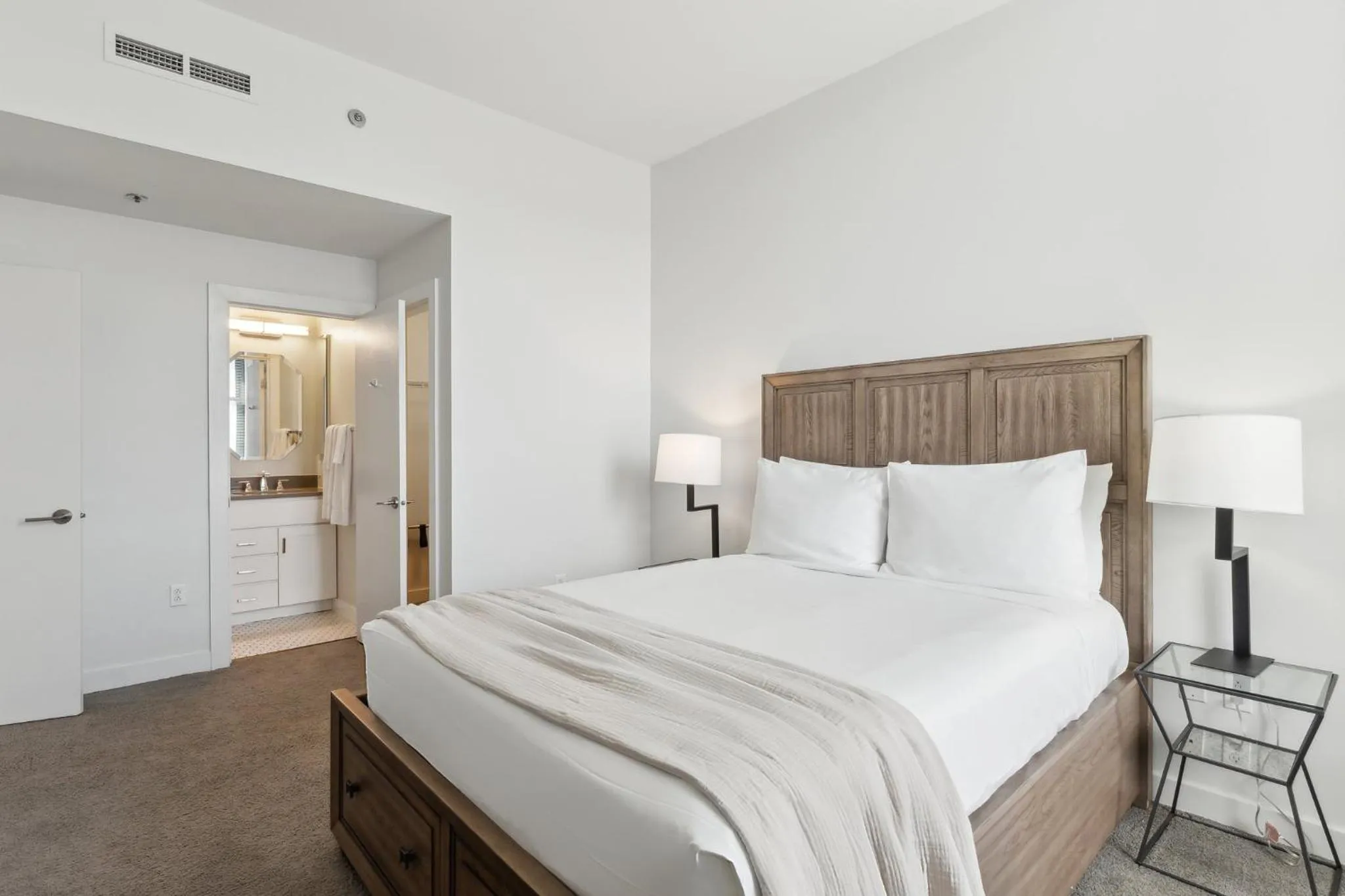 Bedroom, Bed in Placemakr Downtown Pittsburgh at The Pennsylvanian