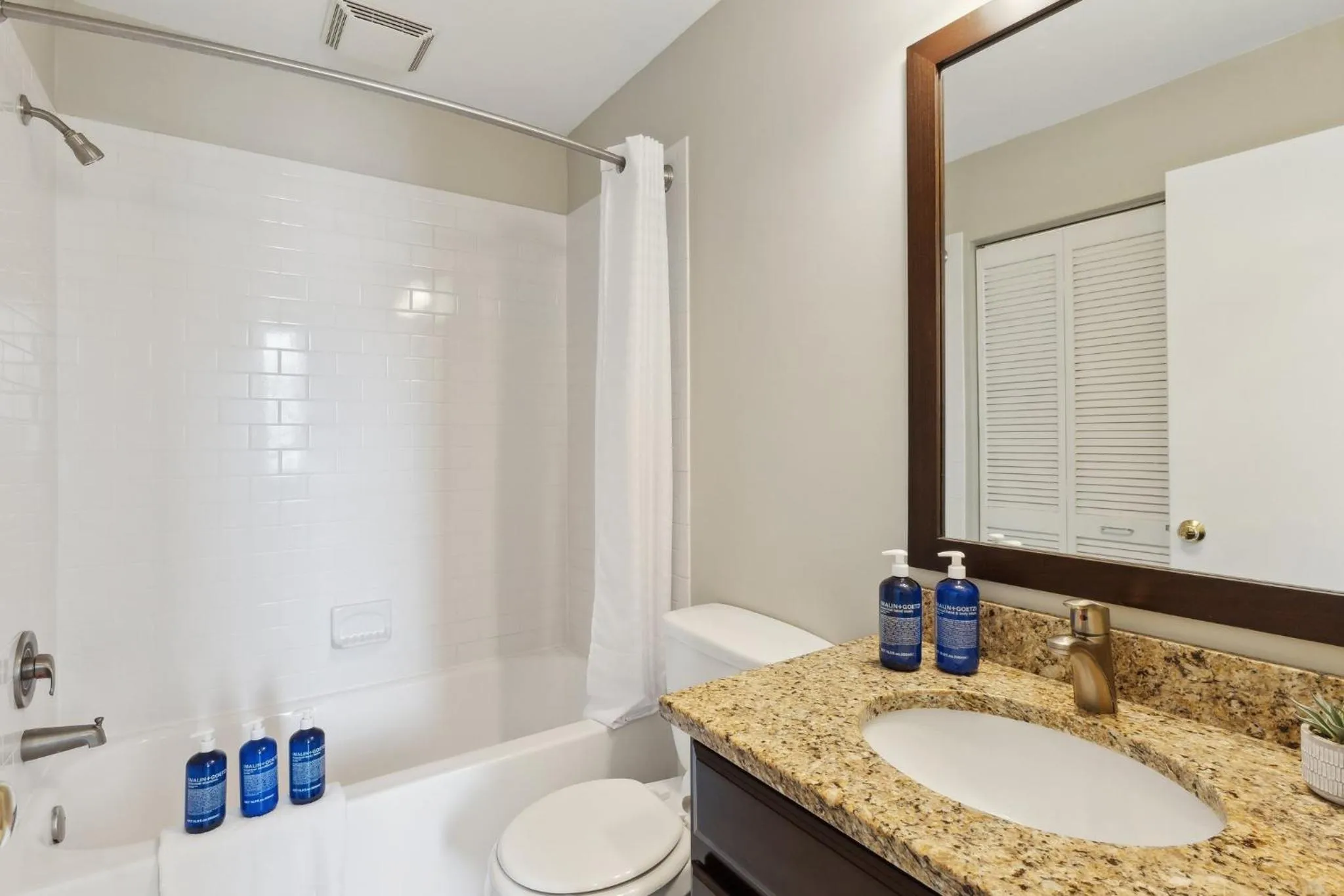 Bathroom in Placemakr Downtown Pittsburgh at The Pennsylvanian