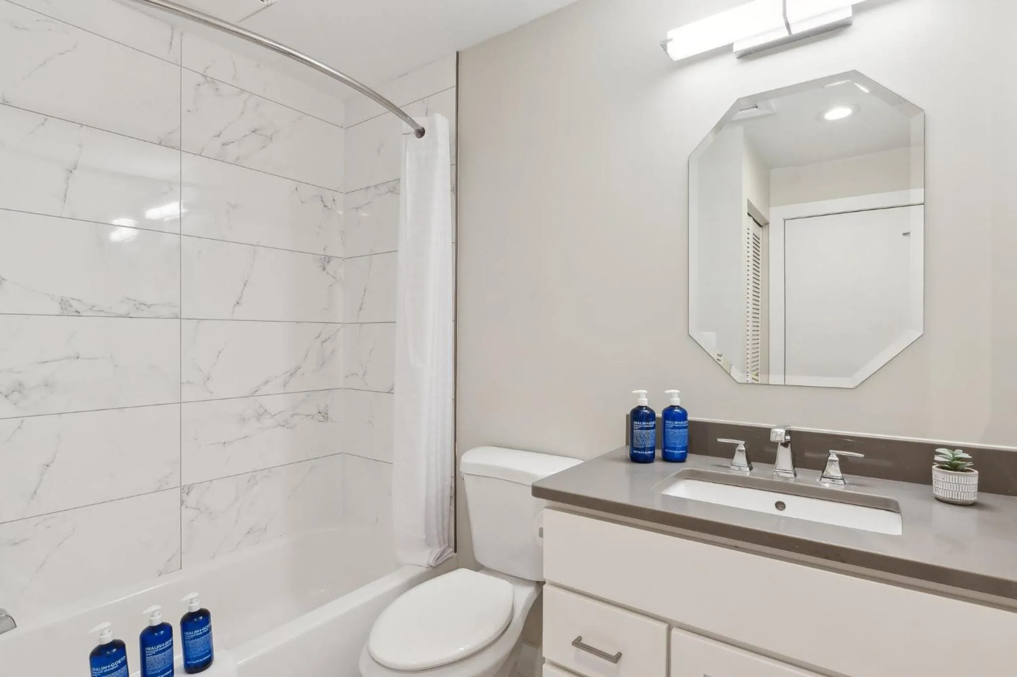 Bathroom in Placemakr Downtown Pittsburgh at The Pennsylvanian