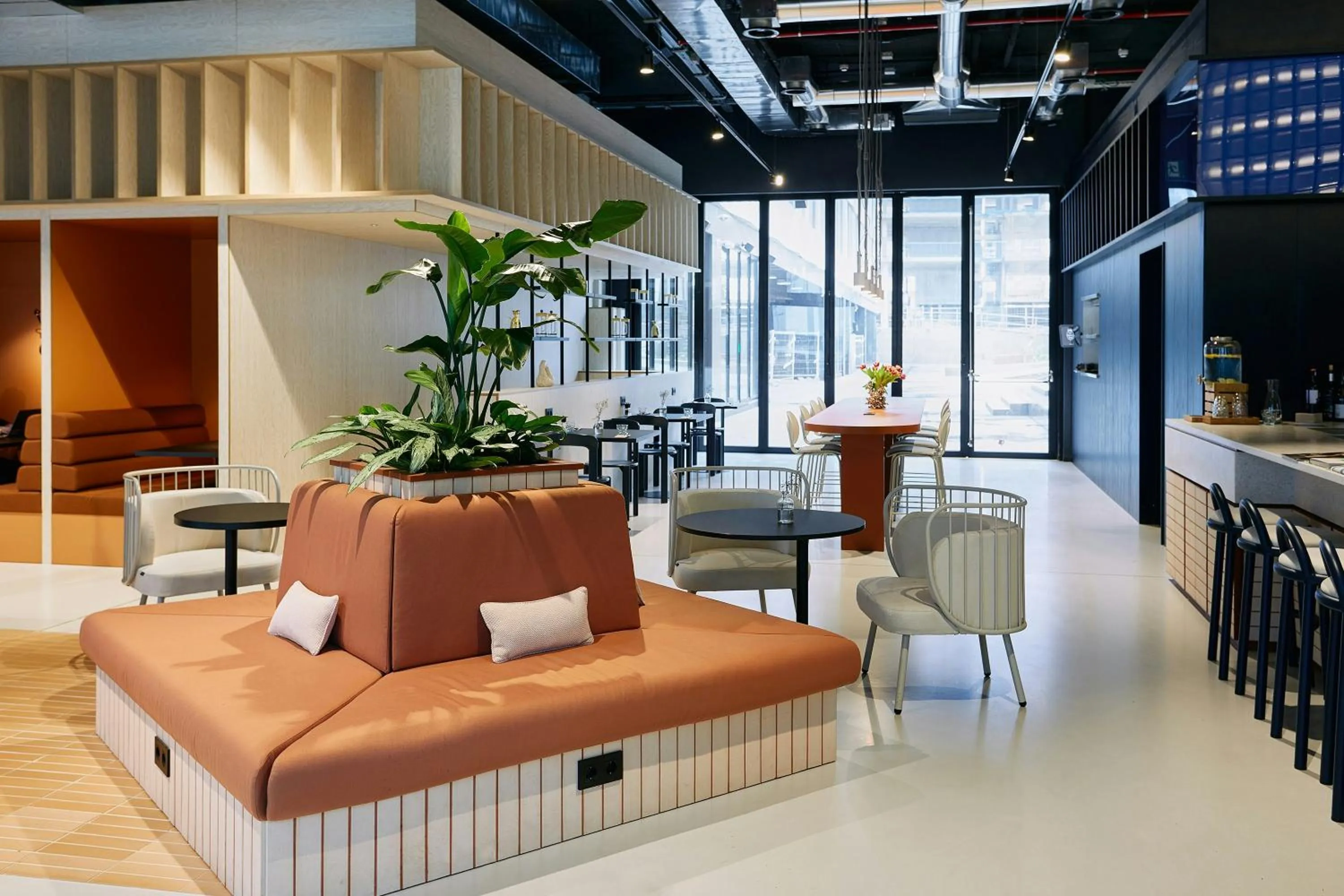 Restaurant/places to eat in The Social Hub San Sebastian Extended Stay