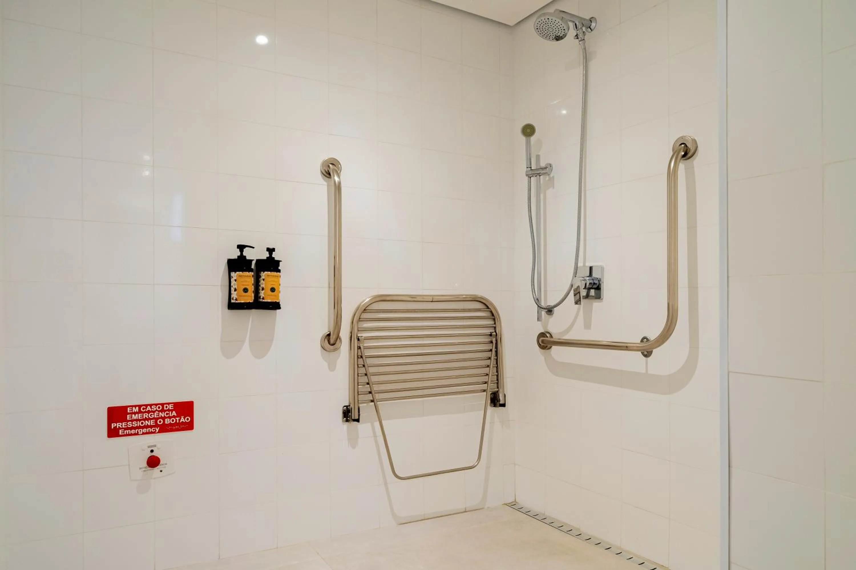 Bathroom in Pergamon SP Frei Caneca by Accor