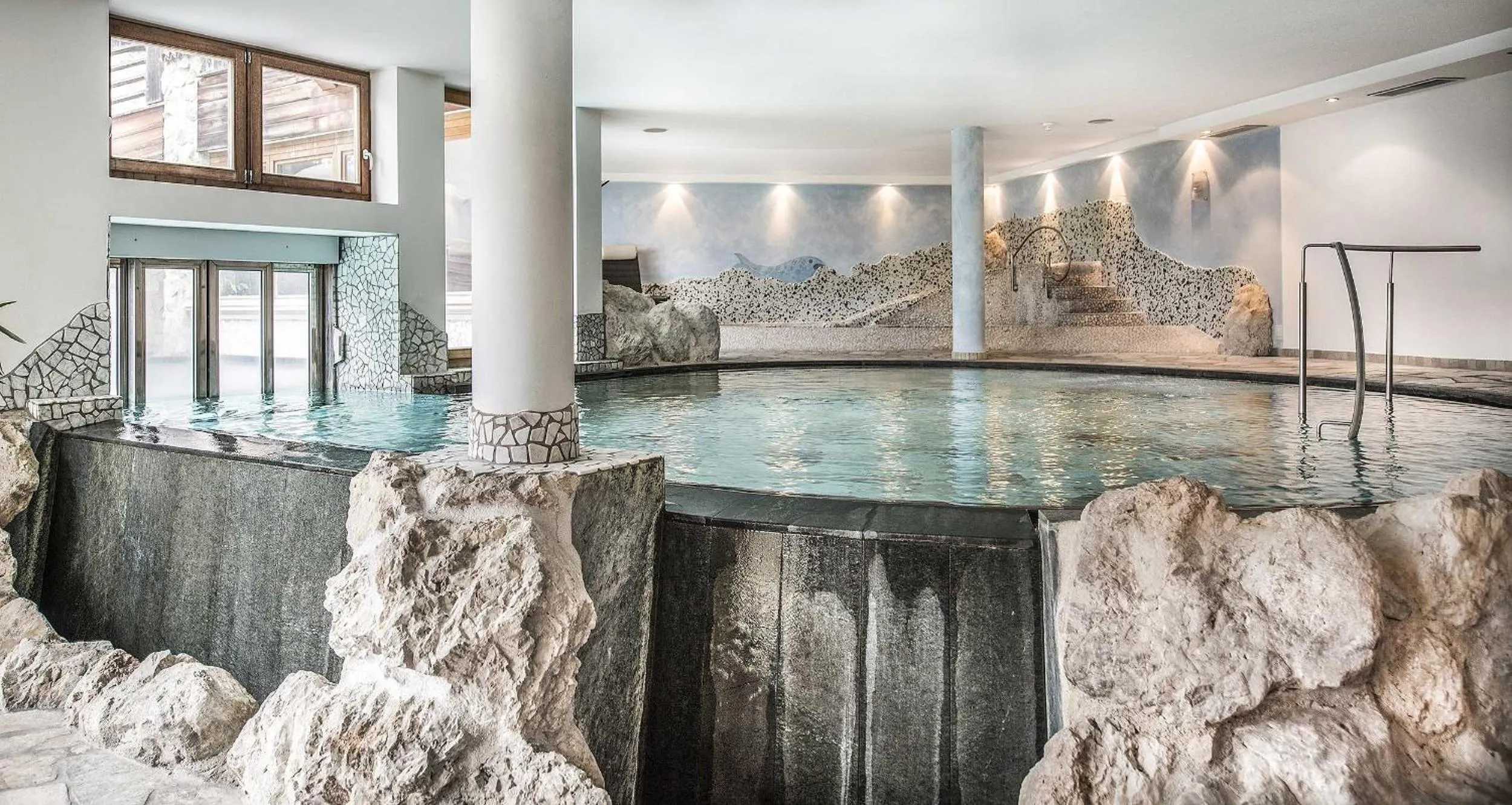 Swimming pool in Taubers Unterwirt Aktiv & Vitalhotel