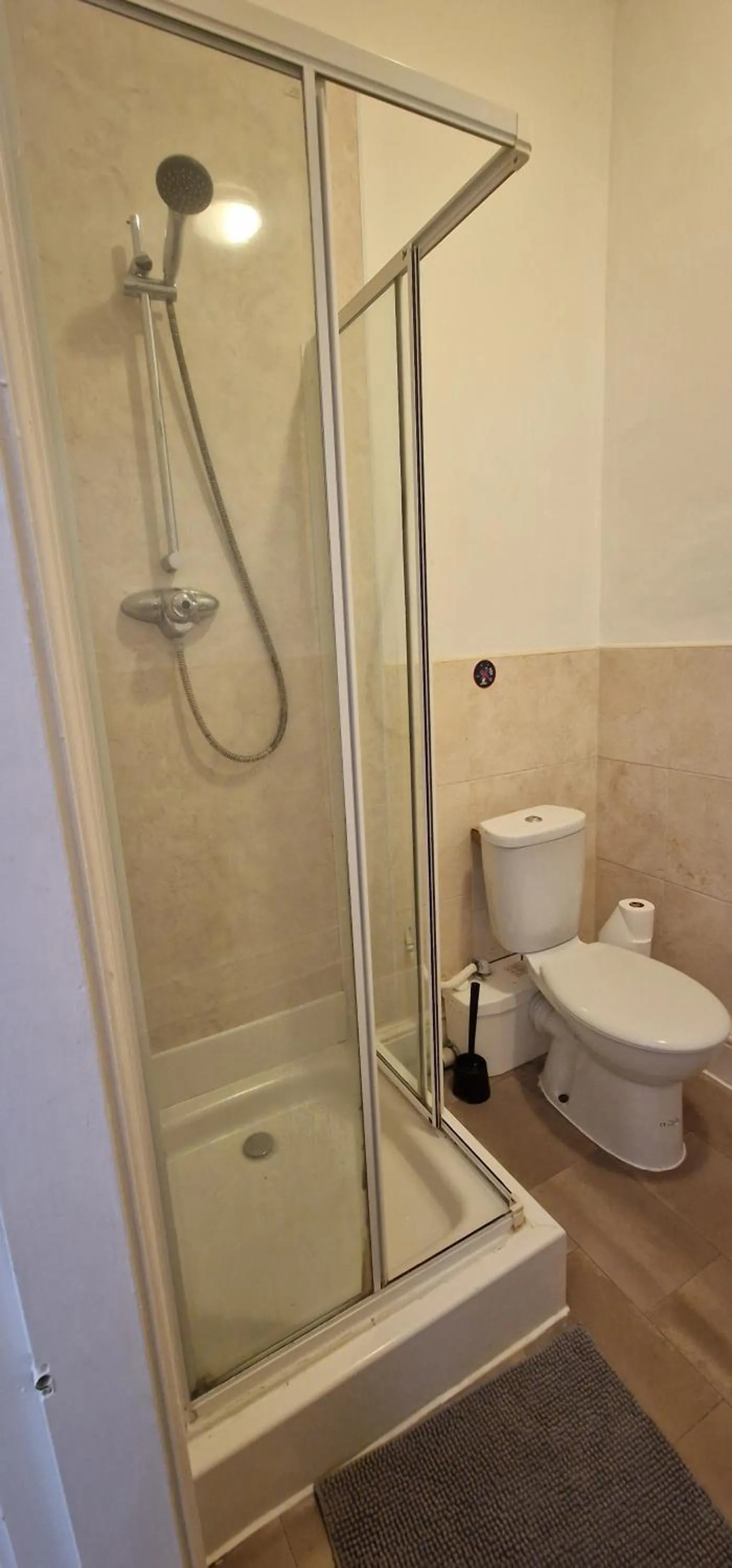 Shower in The Watergate Inn