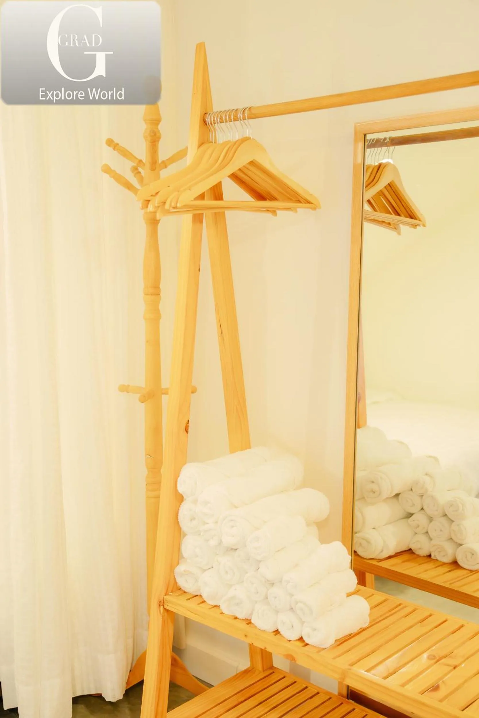 towels, Bed in Hoang Yen Villa & Coffee