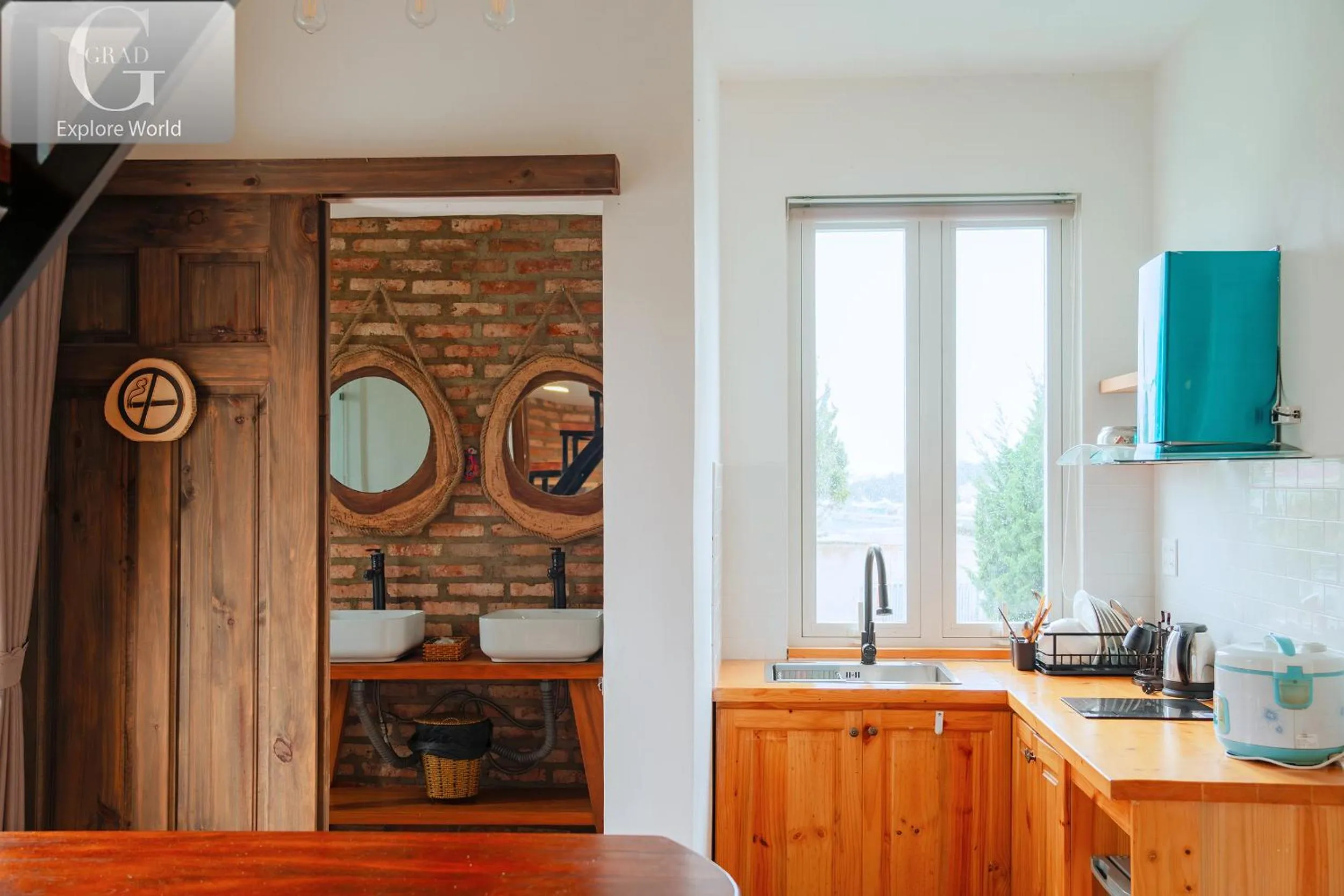 Kitchen or kitchenette in Hoang Yen Villa & Coffee